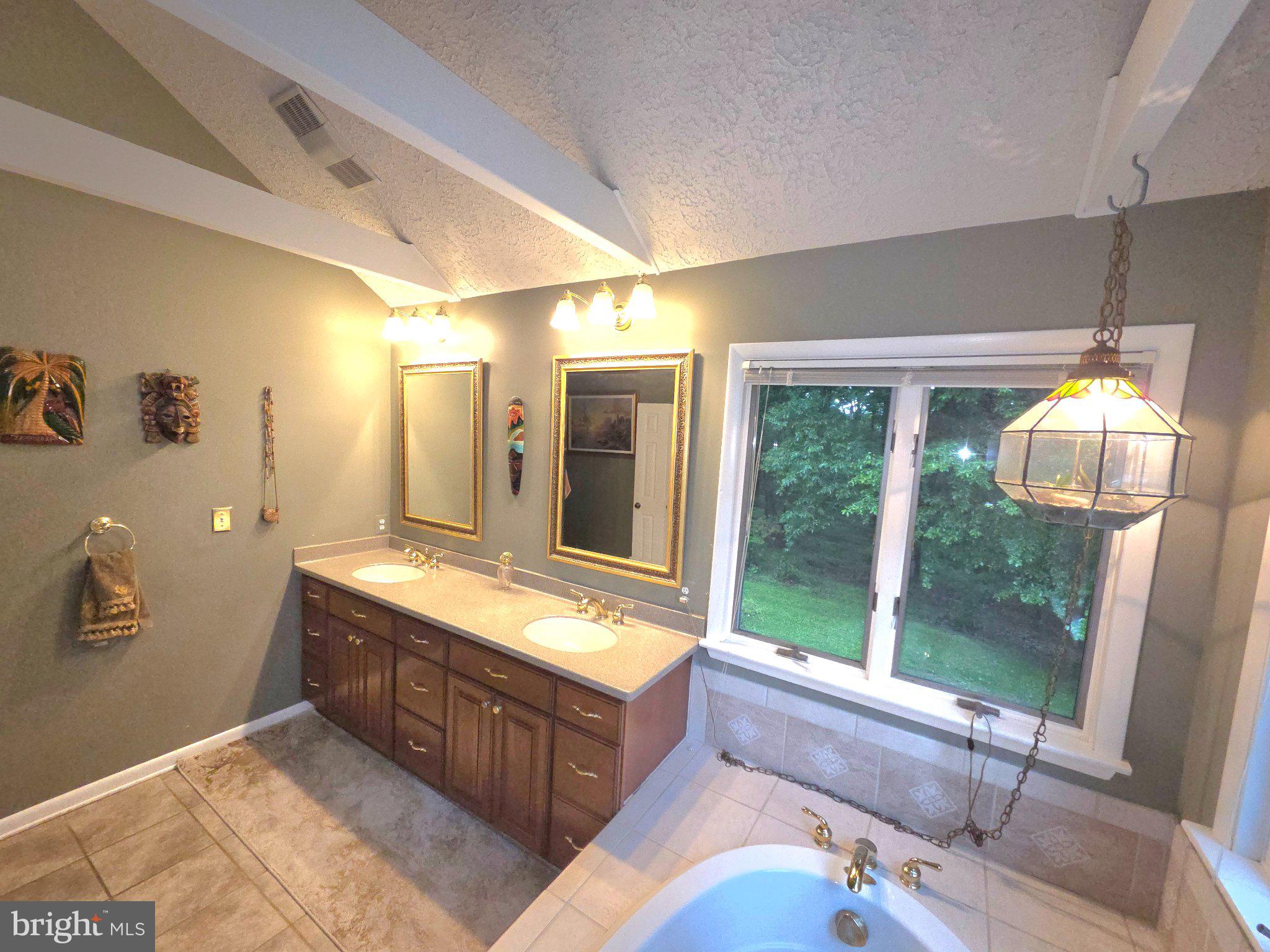 KENMAR MANOR - Residential