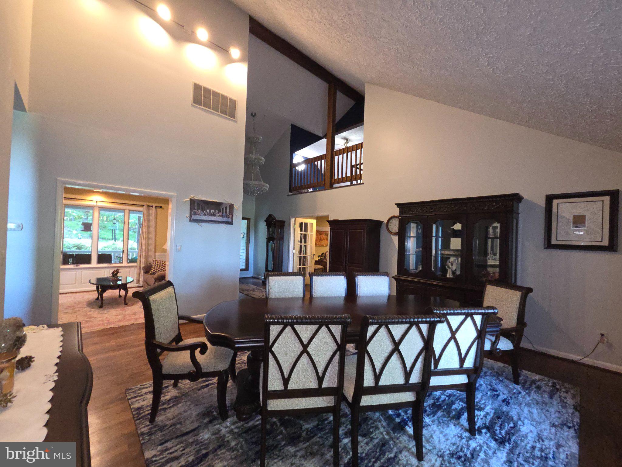 KENMAR MANOR - Residential