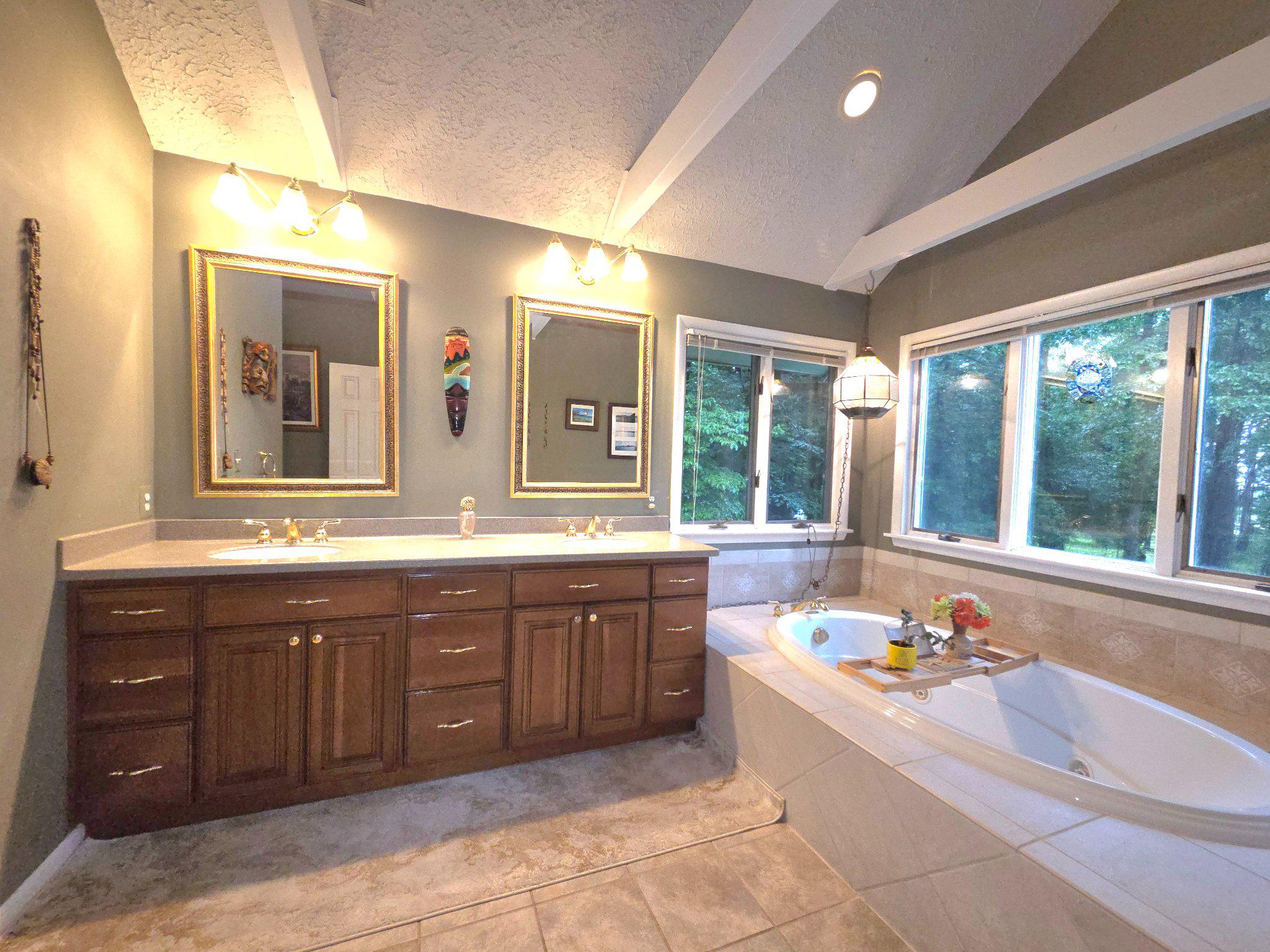 KENMAR MANOR - Residential