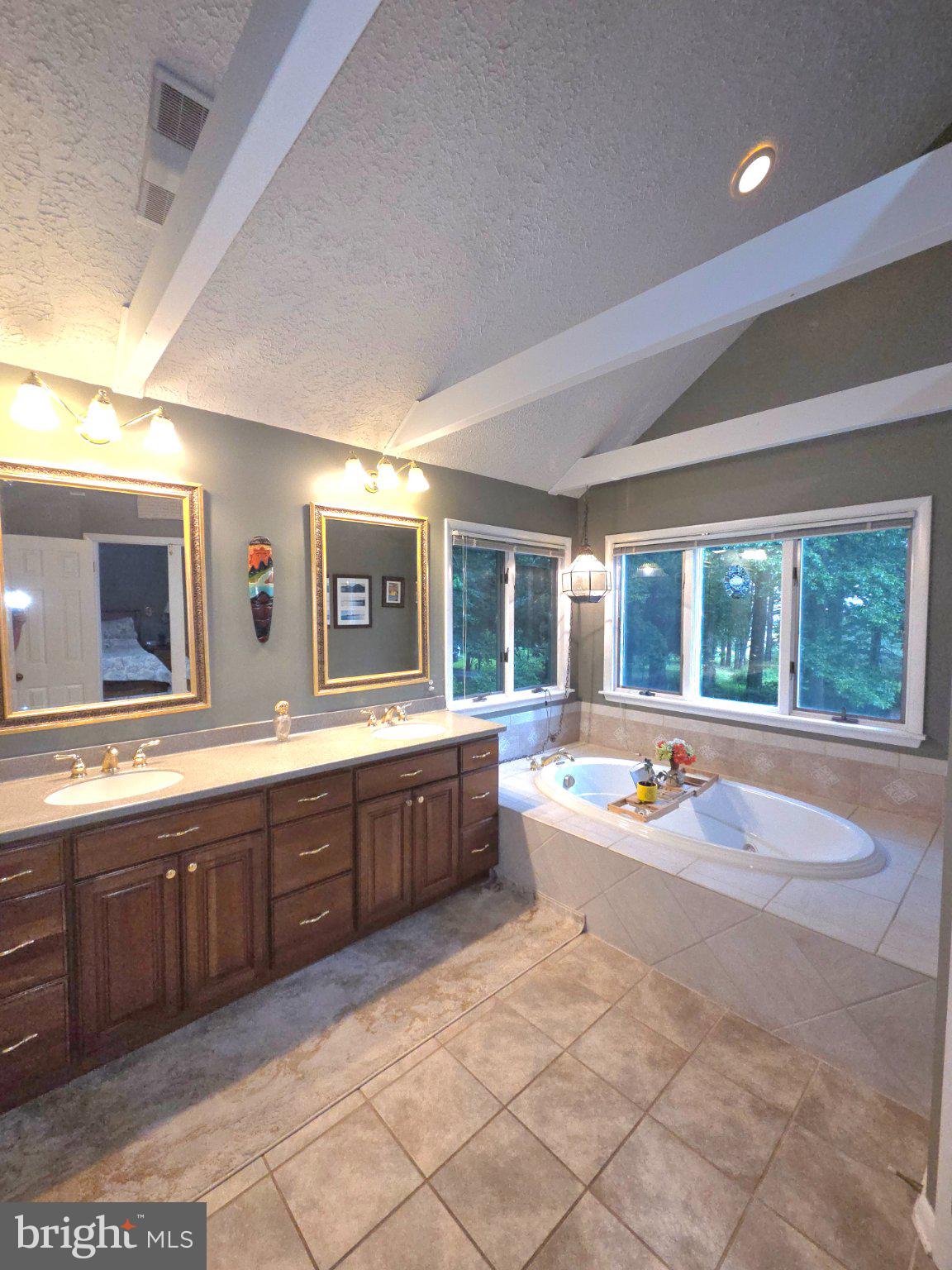 KENMAR MANOR - Residential