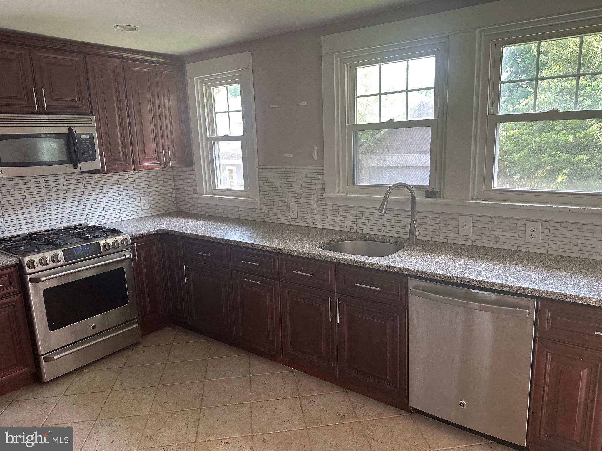 GLENSIDE - Residential Lease