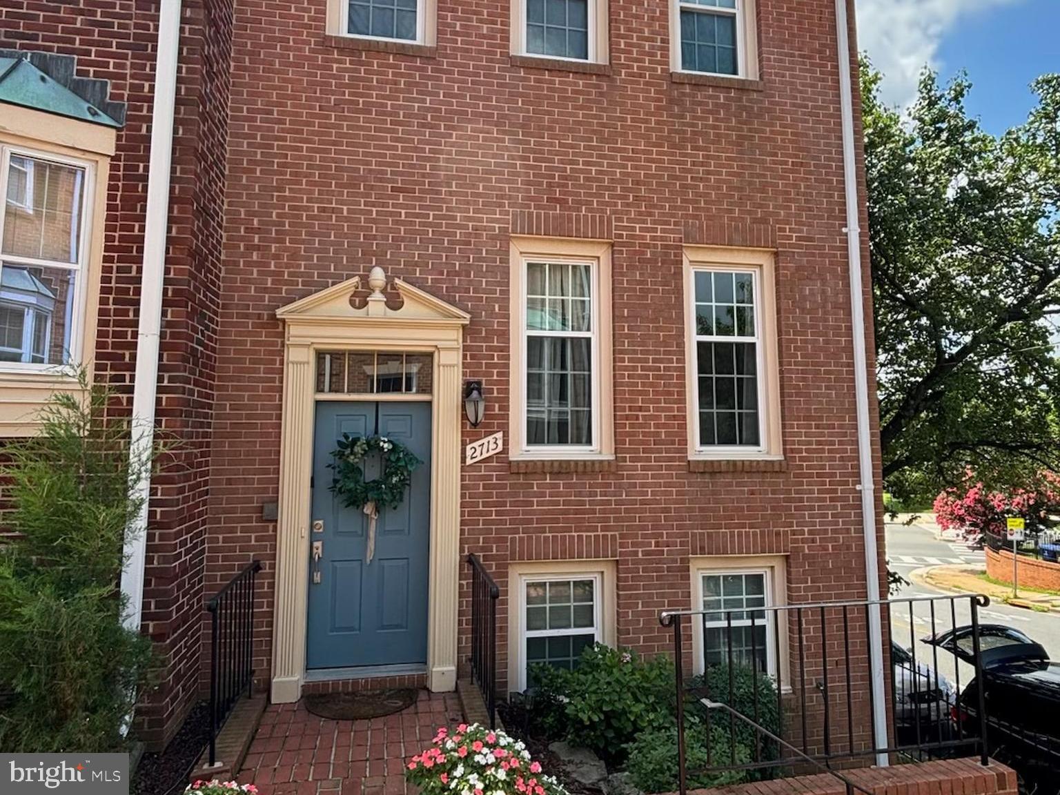 2713 FRANKLIN COURT