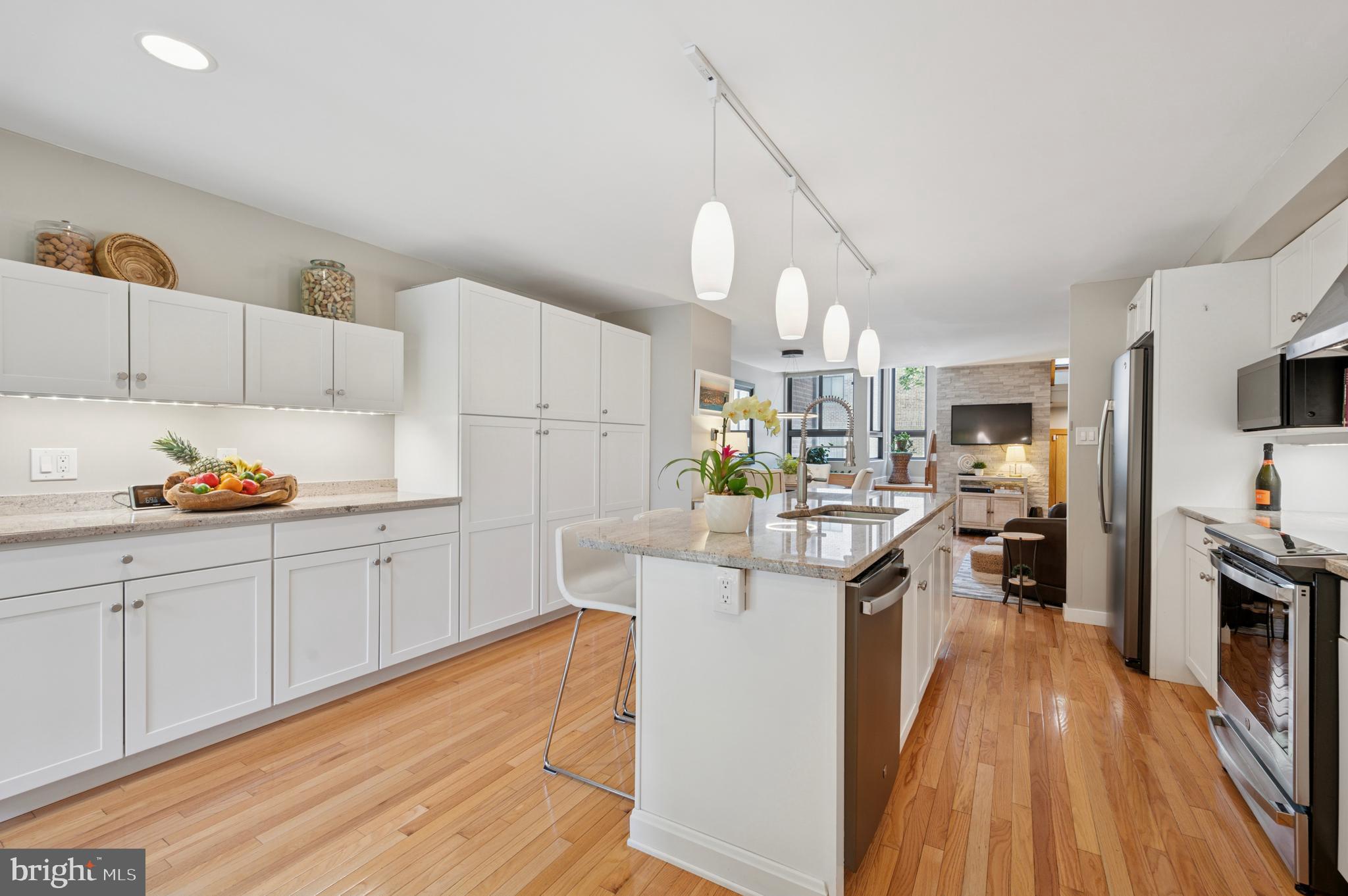 WASHINGTON SQ WEST - Residential