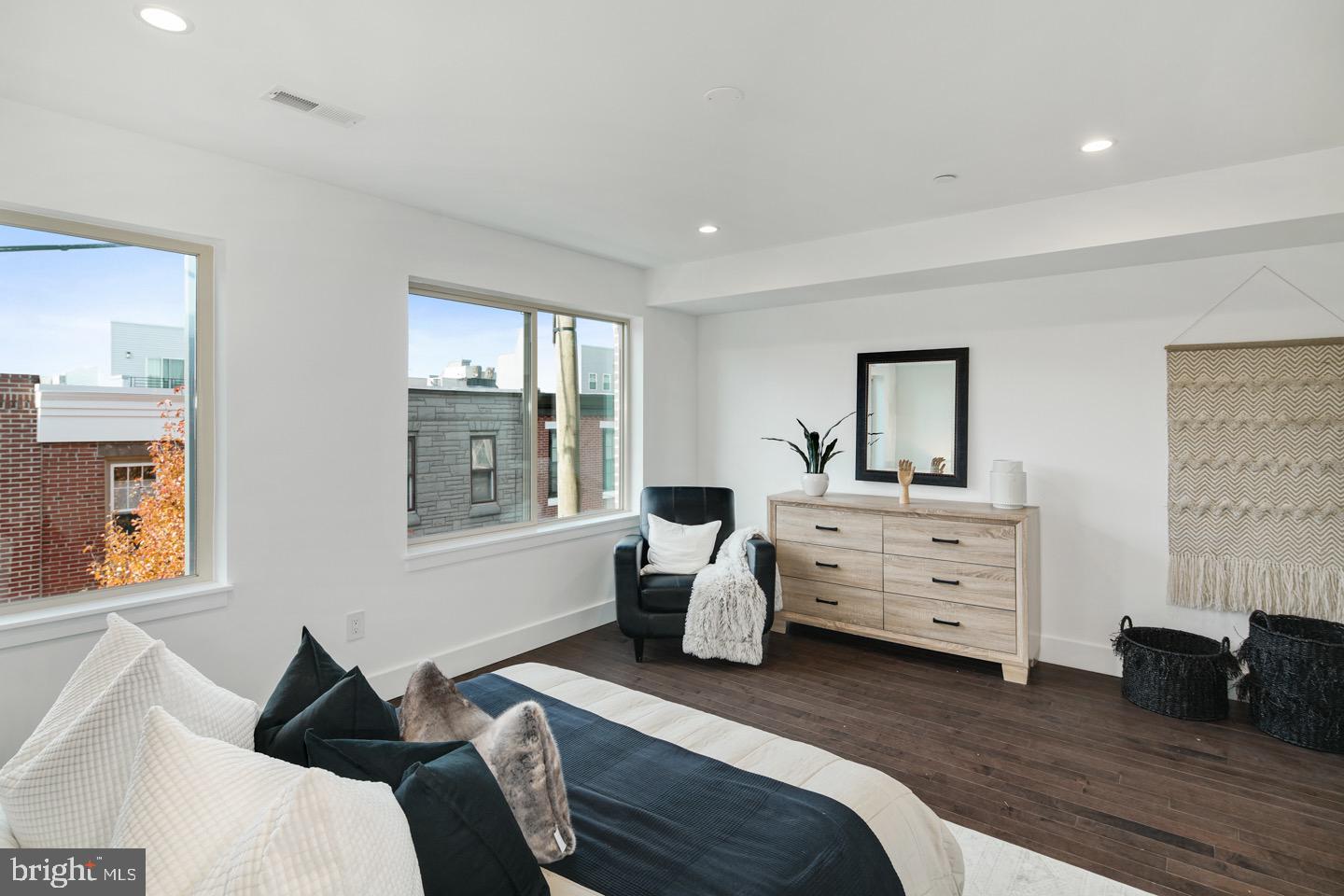 POINT BREEZE - Residential
