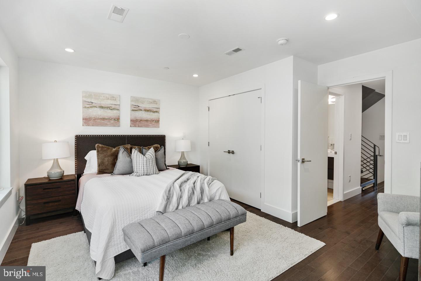 POINT BREEZE - Residential