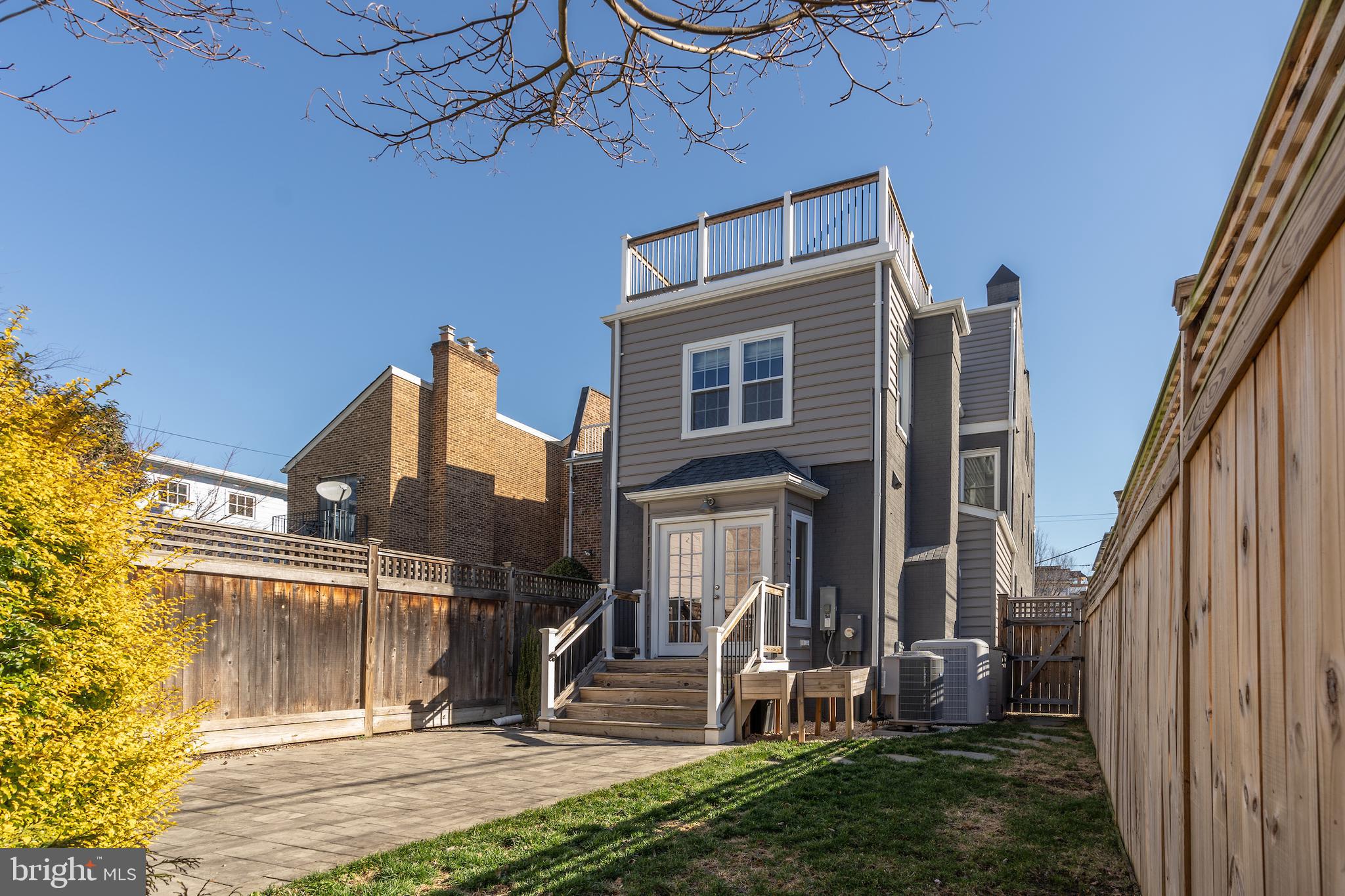 OLD TOWN ALEXANDRIA - Residential