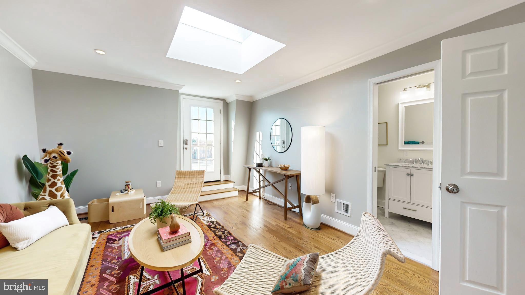 OLD TOWN ALEXANDRIA - Residential