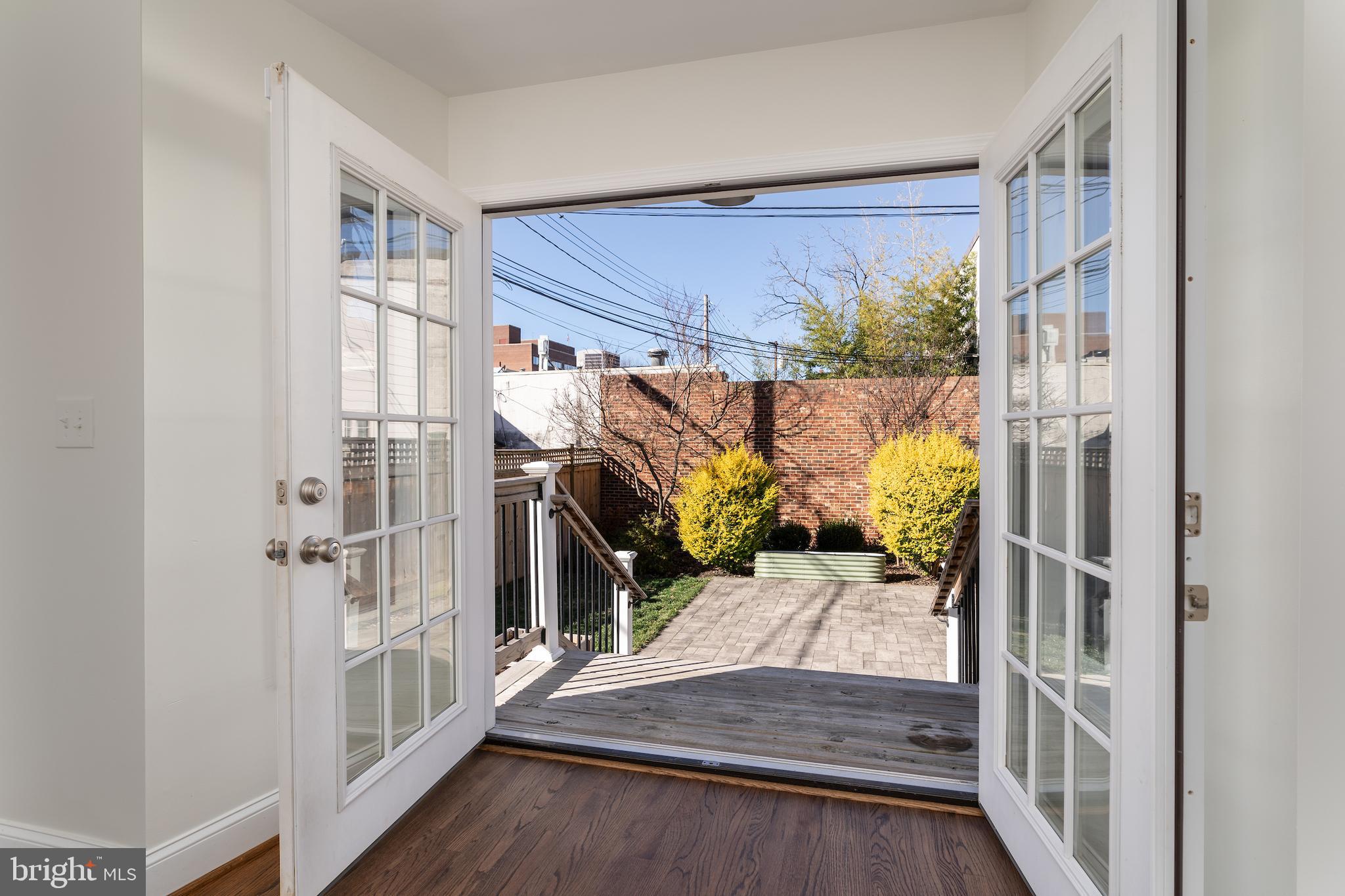 OLD TOWN ALEXANDRIA - Residential