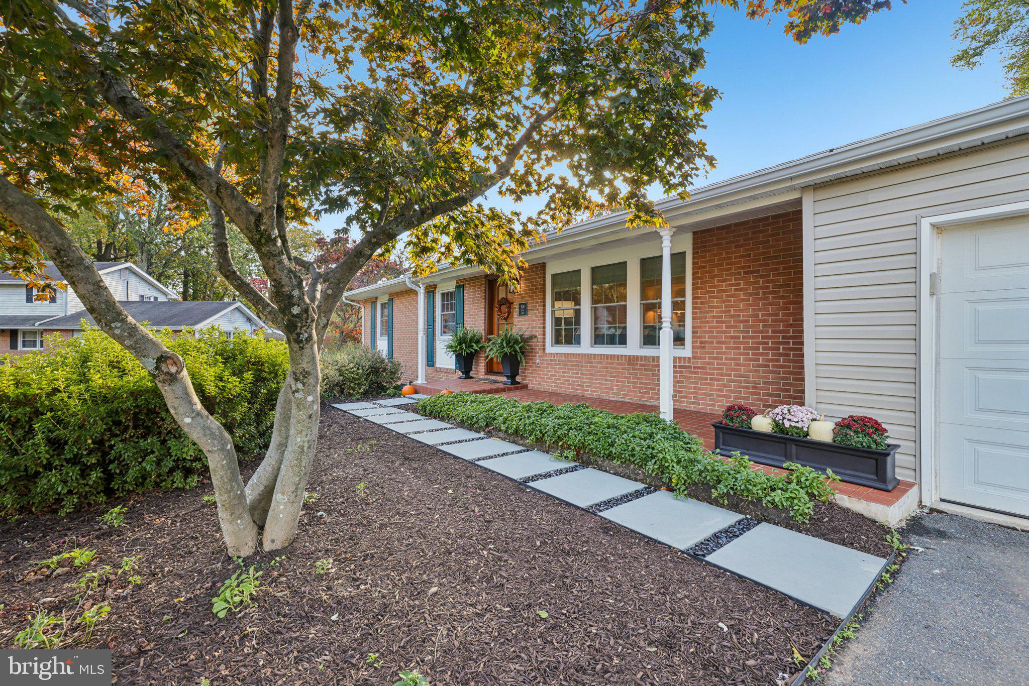 908 LOUIS LANE