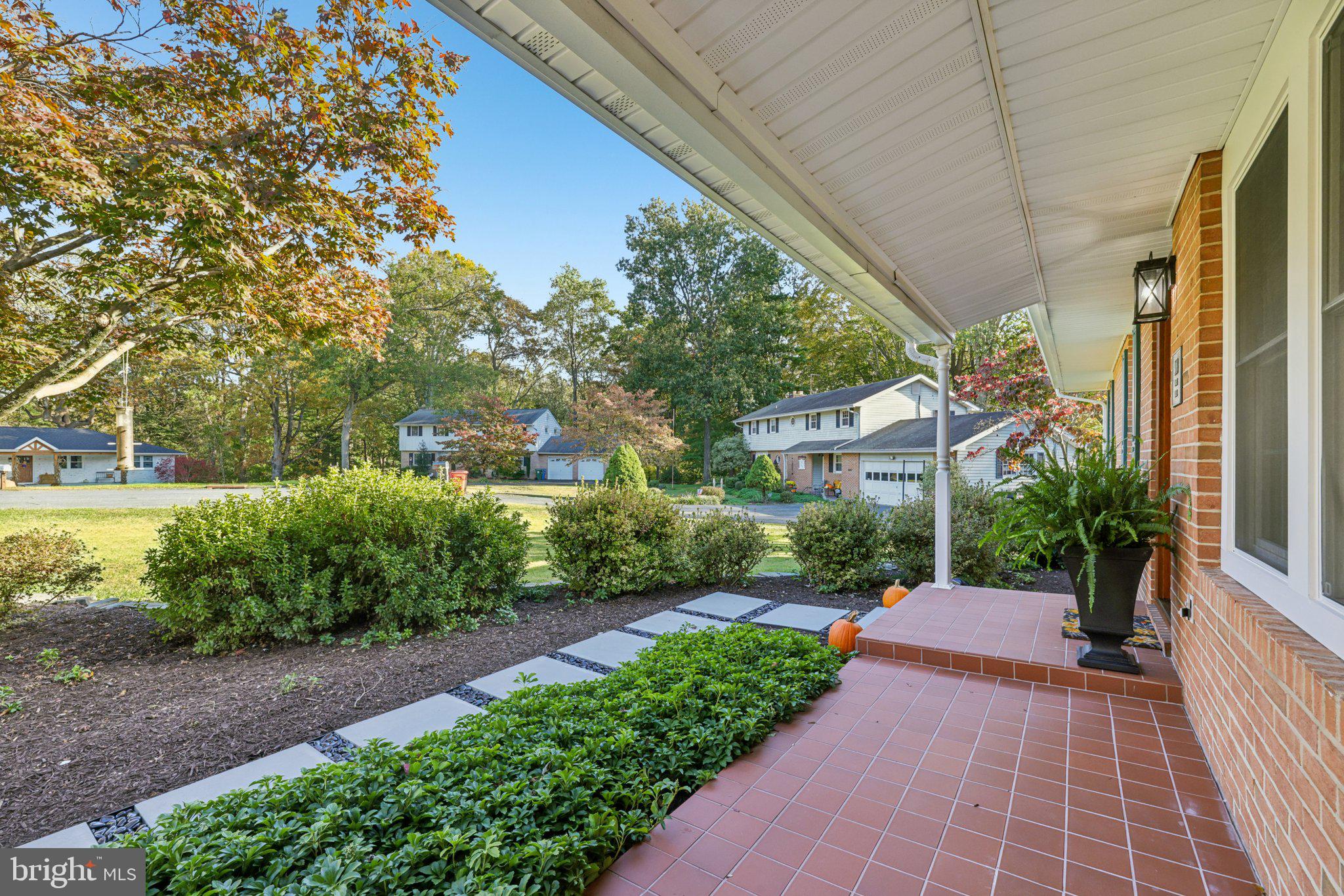 908 LOUIS LANE