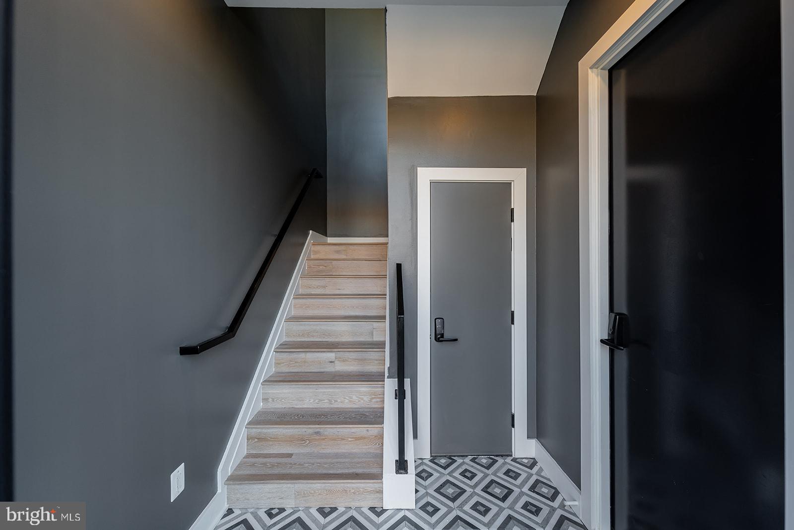 1215 HOLBROOK TERRACE NE 1