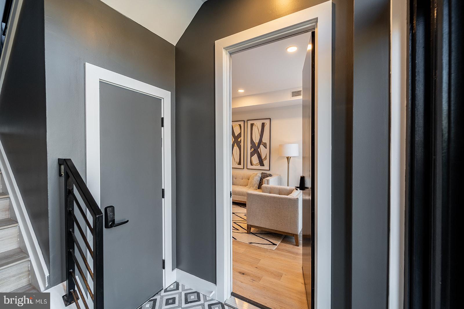 1215 HOLBROOK TERRACE NE 1