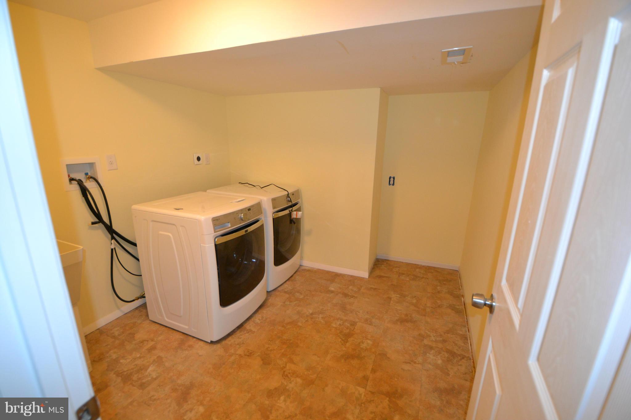 SUMMIT PARK - Residential Lease