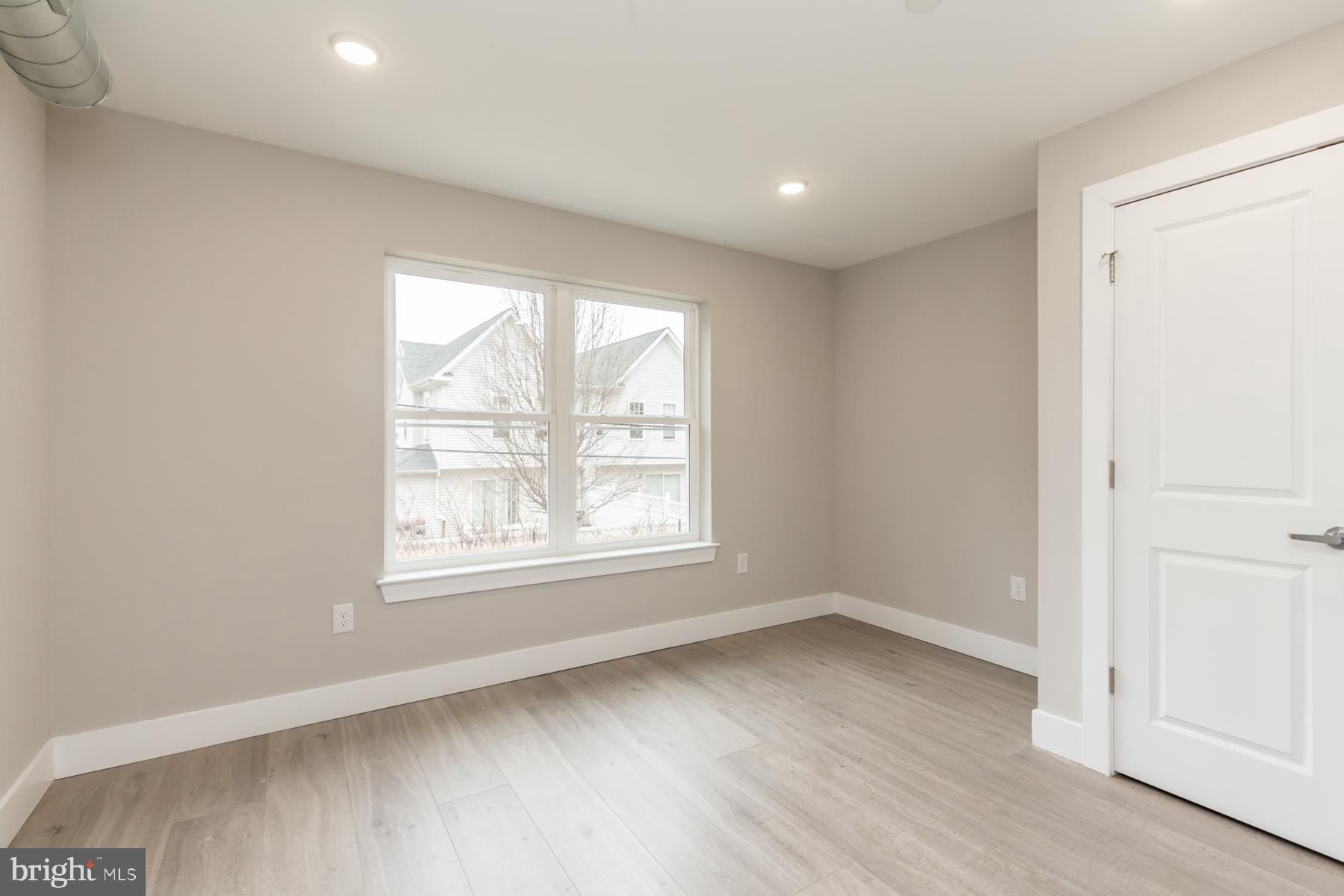 LUDLOW - Residential Lease