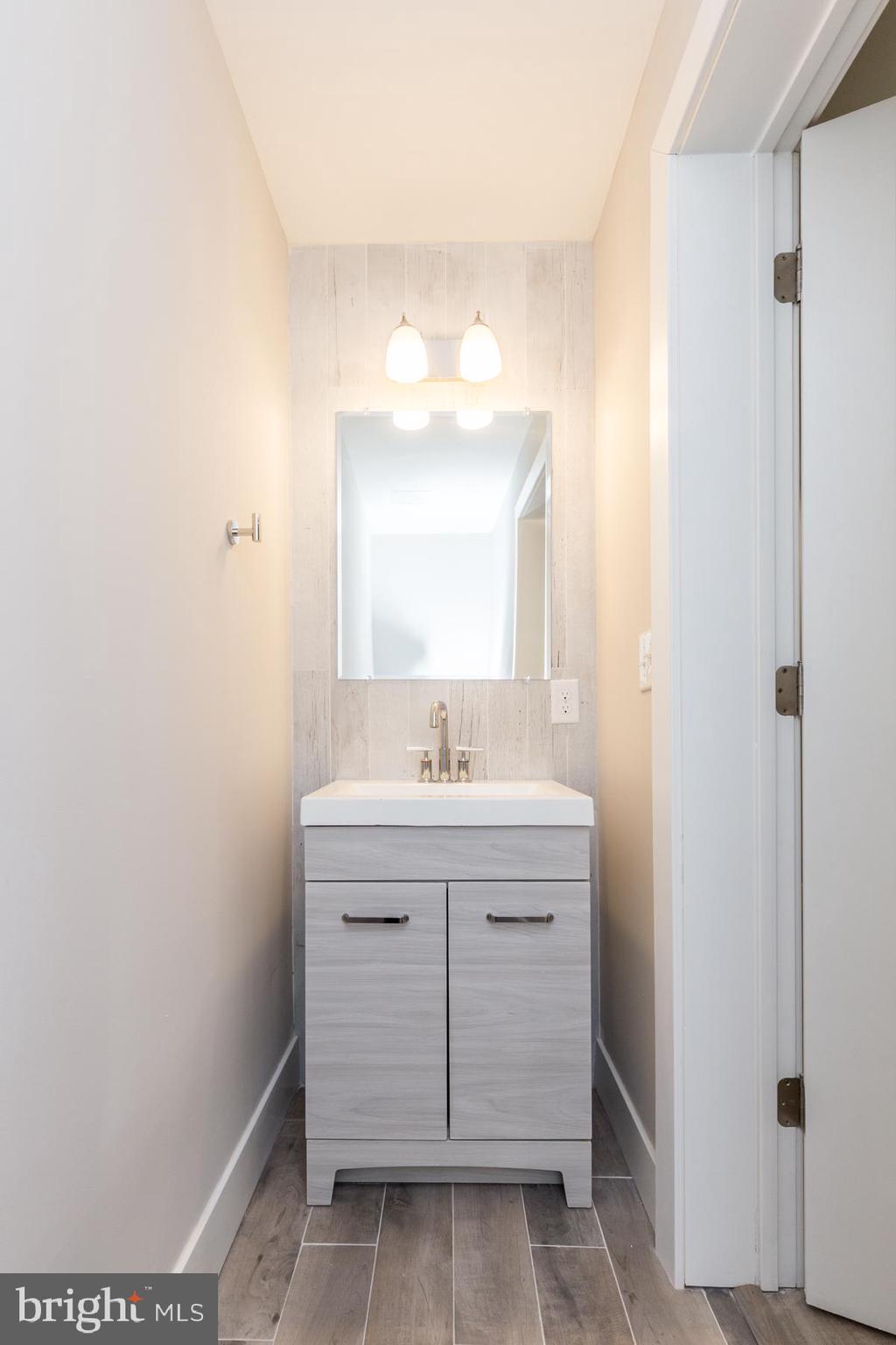 LUDLOW - Residential Lease