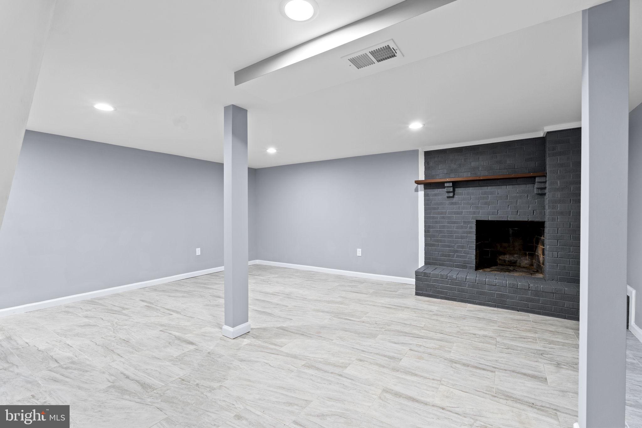 ABERDEEN HILLS - Residential