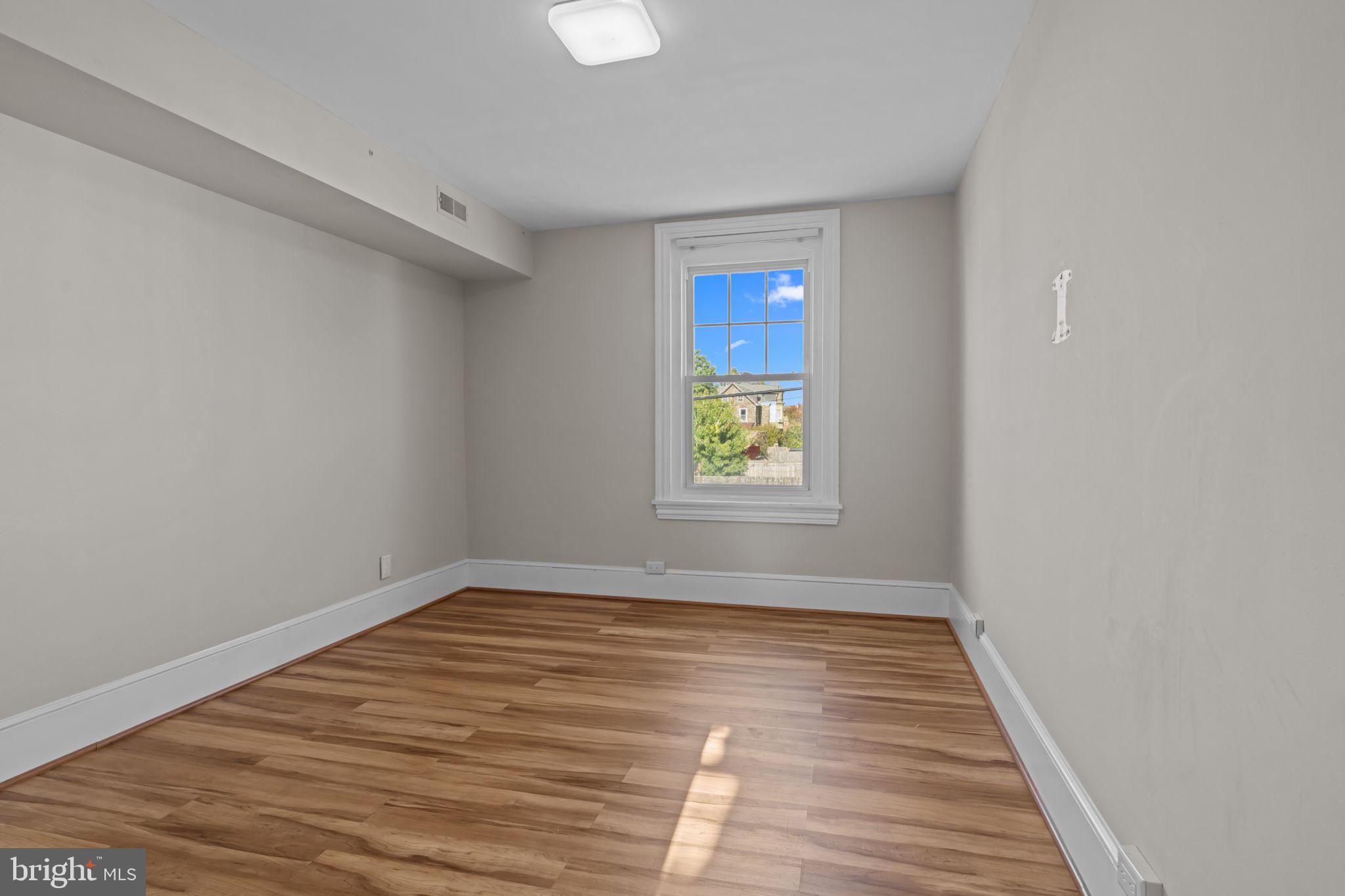 ROXBOROUGH VILLAGE - Residential