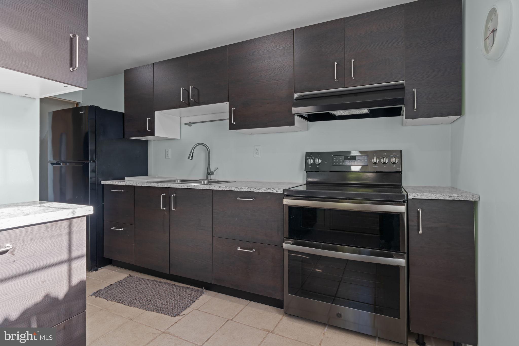 ROXBOROUGH VILLAGE - Residential