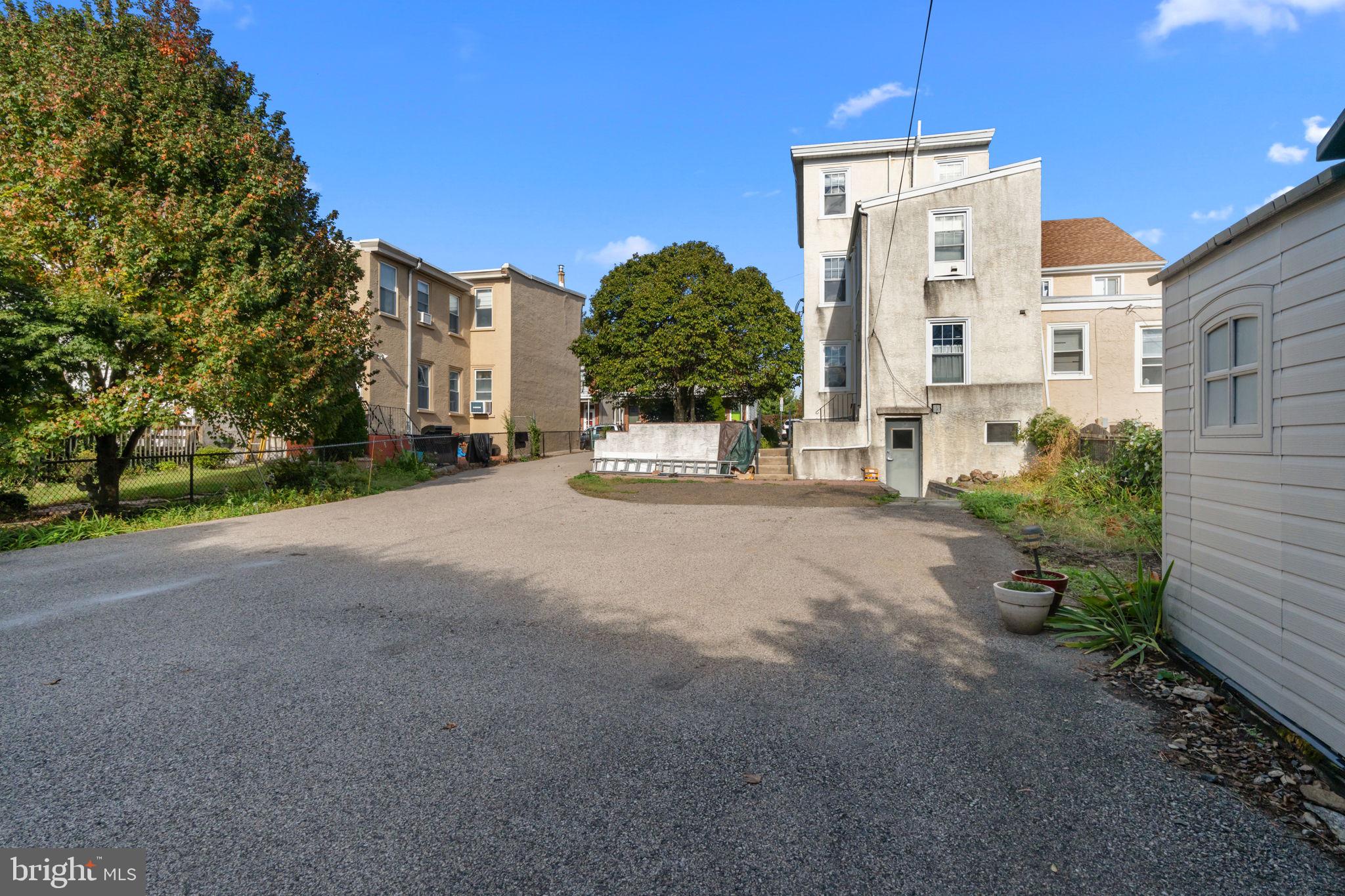 ROXBOROUGH VILLAGE - Residential