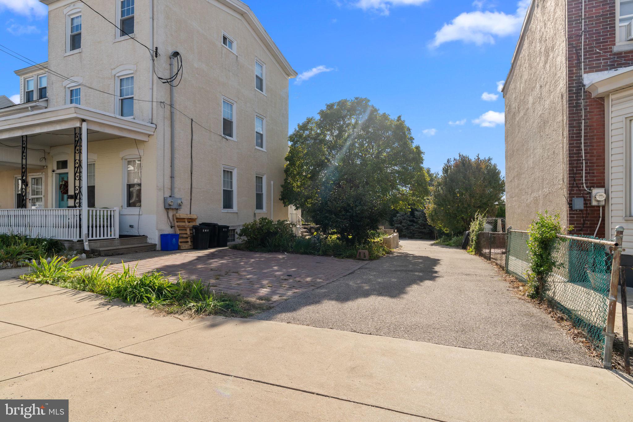 ROXBOROUGH VILLAGE - Residential