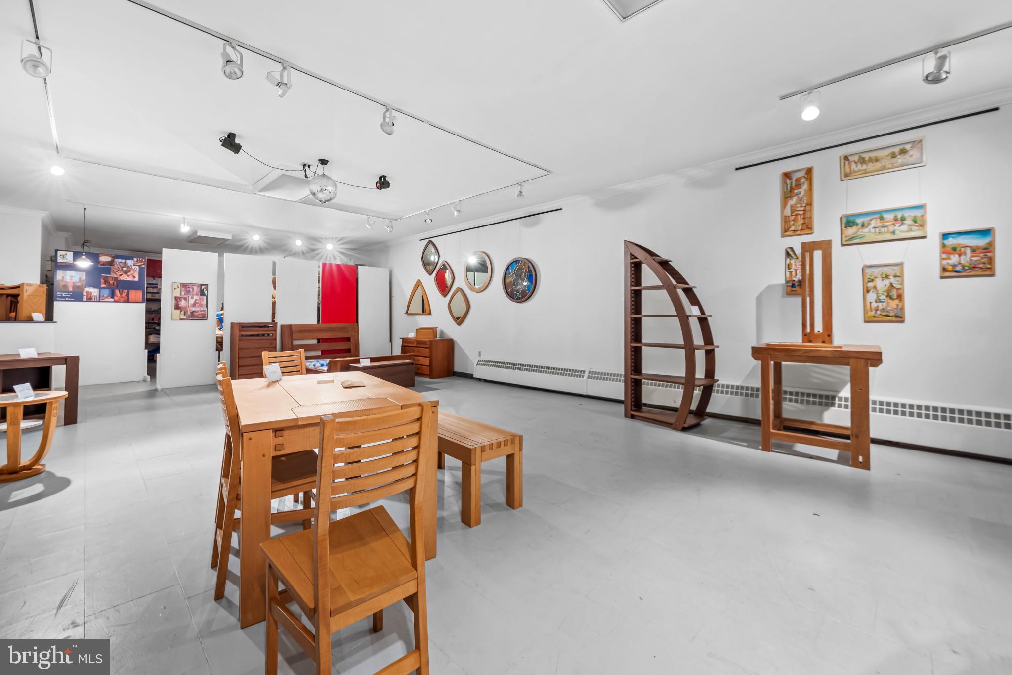 HIGHLANDTOWN - Residential Income