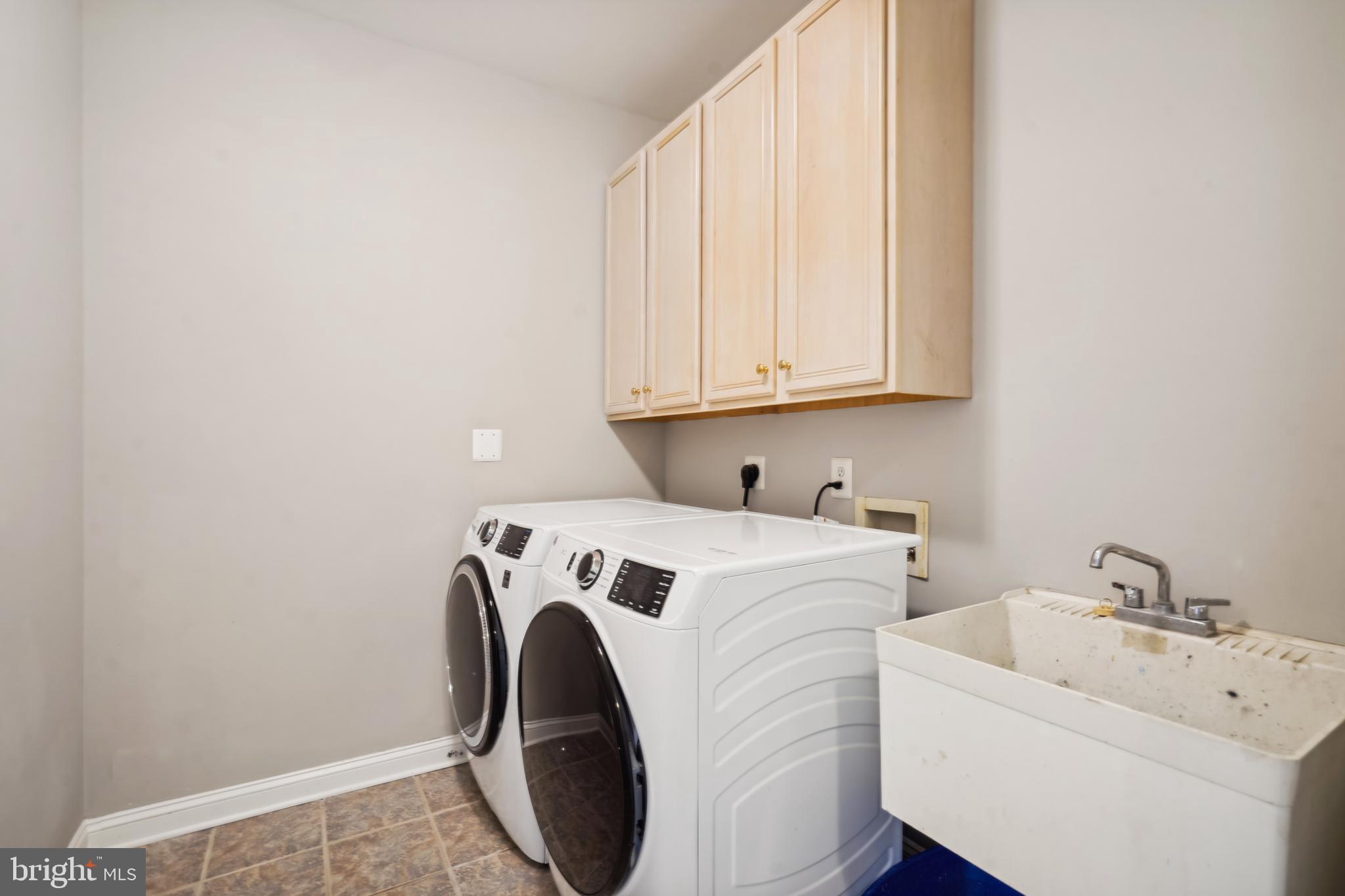 OAKTON CHASE - Residential