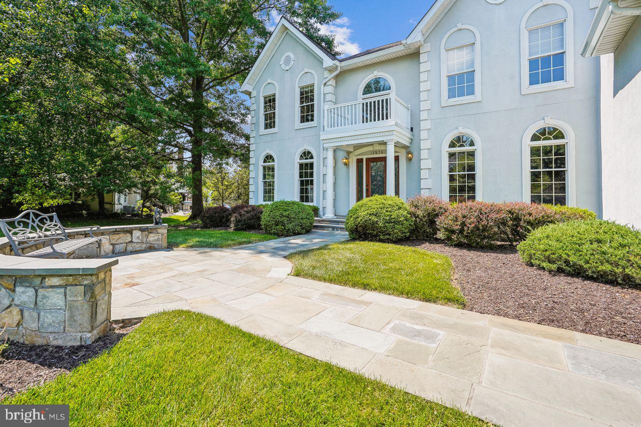 OAKTON CHASE - Residential