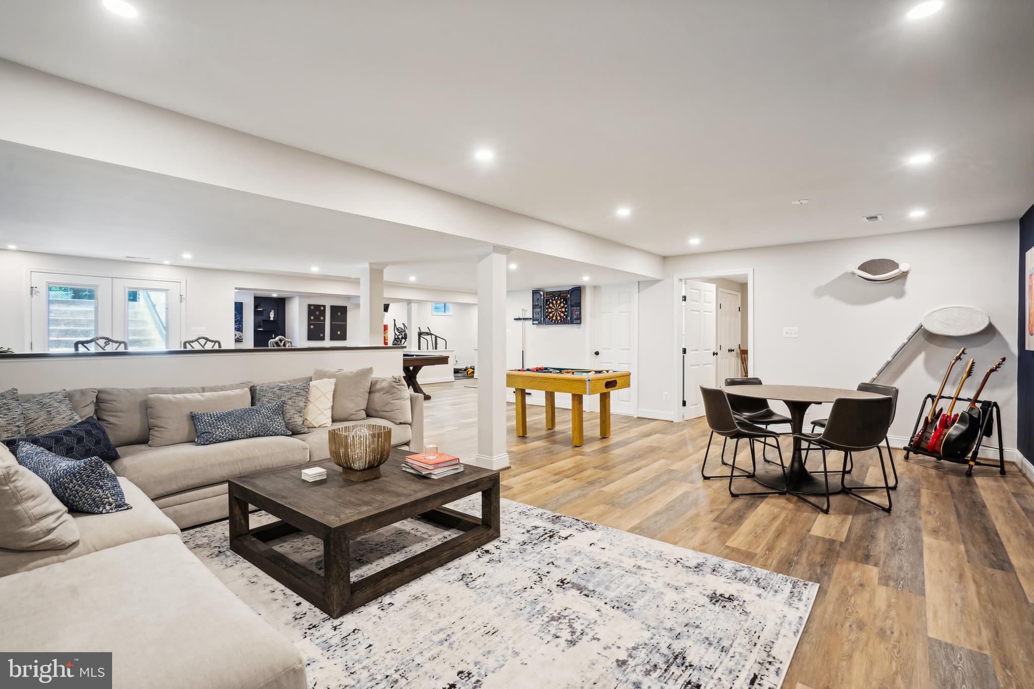 OAKTON CHASE - Residential