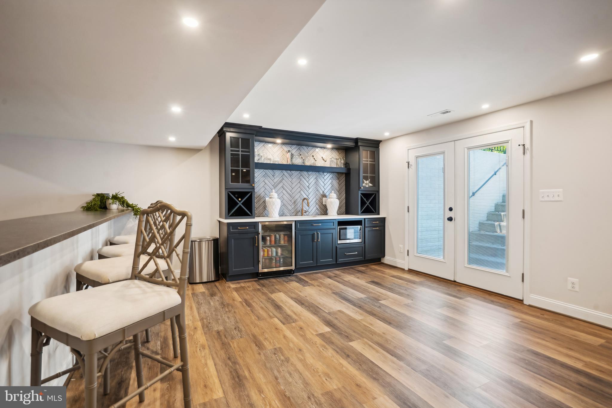 OAKTON CHASE - Residential