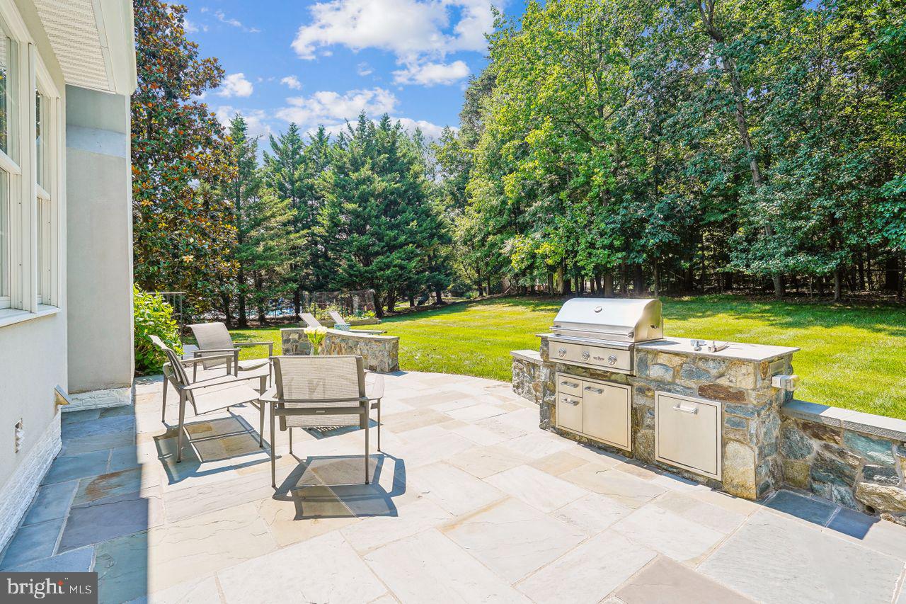 OAKTON CHASE - Residential