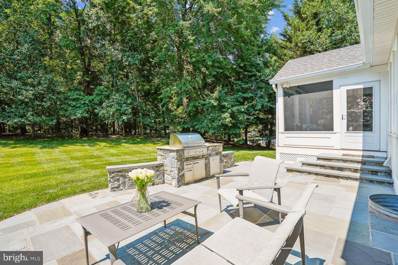 OAKTON CHASE - Residential