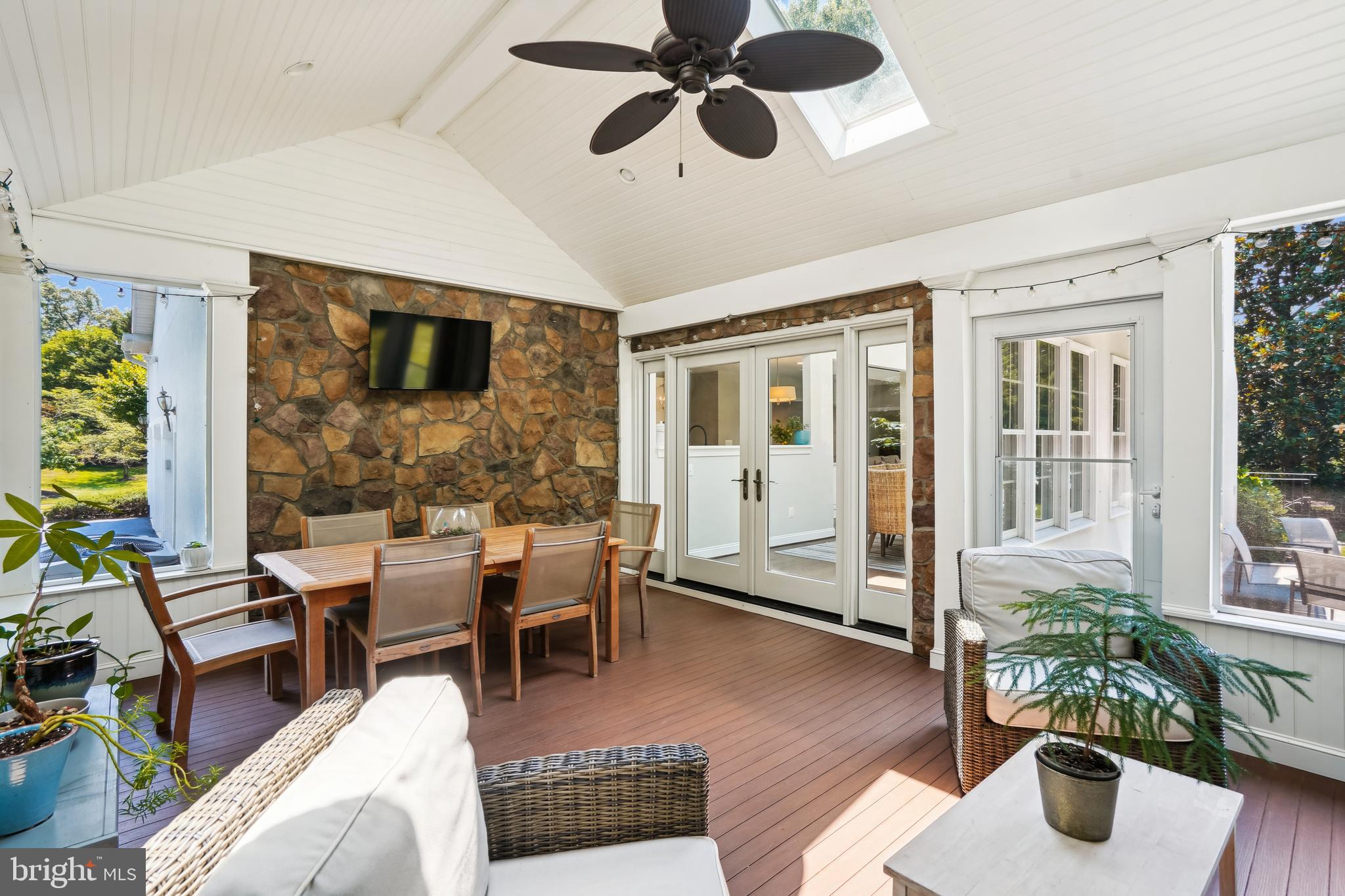 OAKTON CHASE - Residential