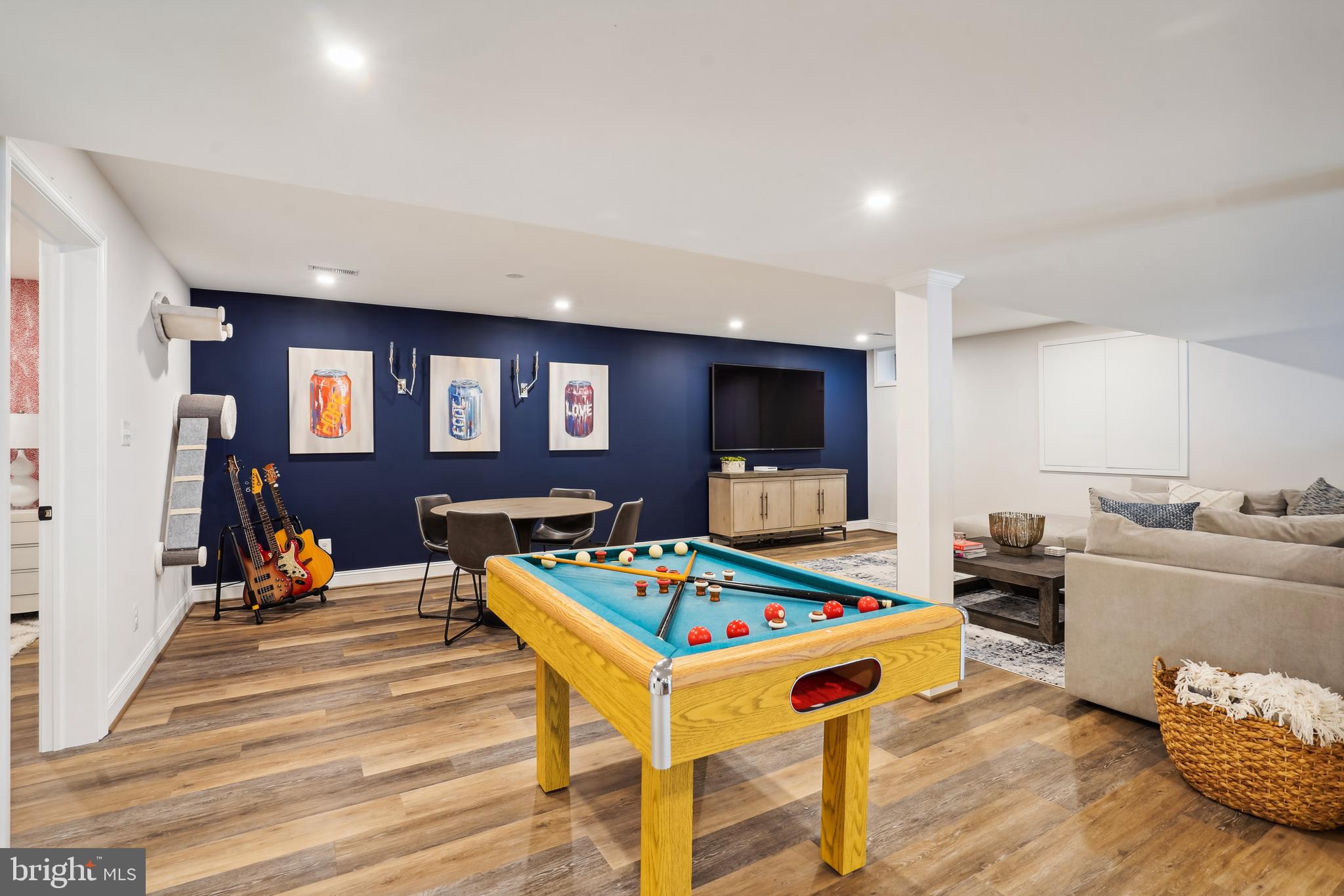 OAKTON CHASE - Residential