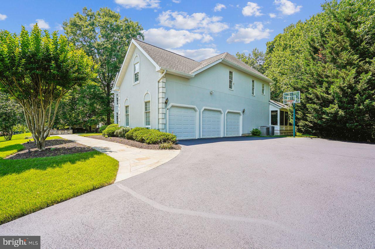 OAKTON CHASE - Residential