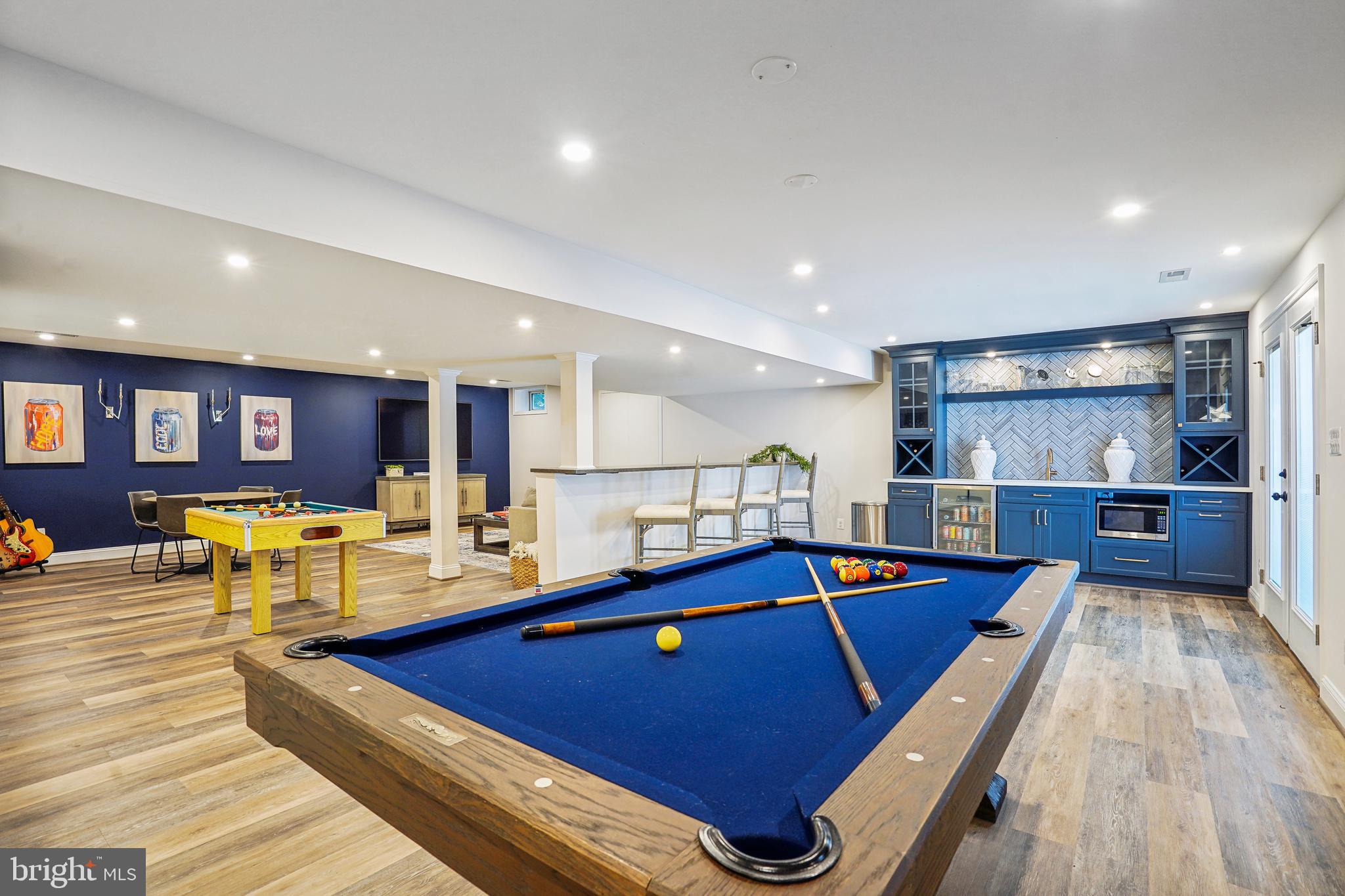 OAKTON CHASE - Residential