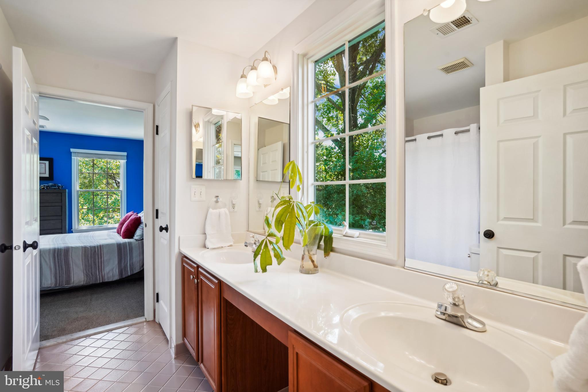 OAKTON CHASE - Residential