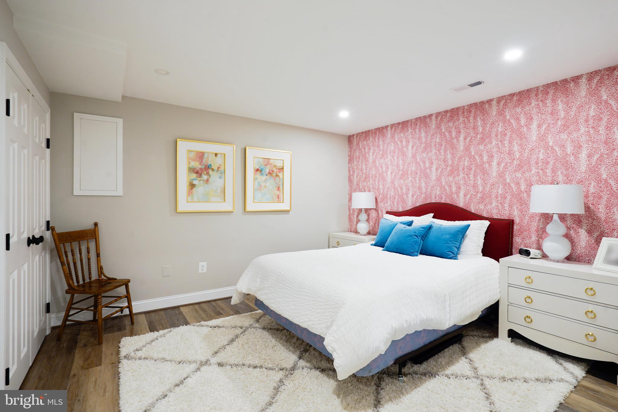 OAKTON CHASE - Residential