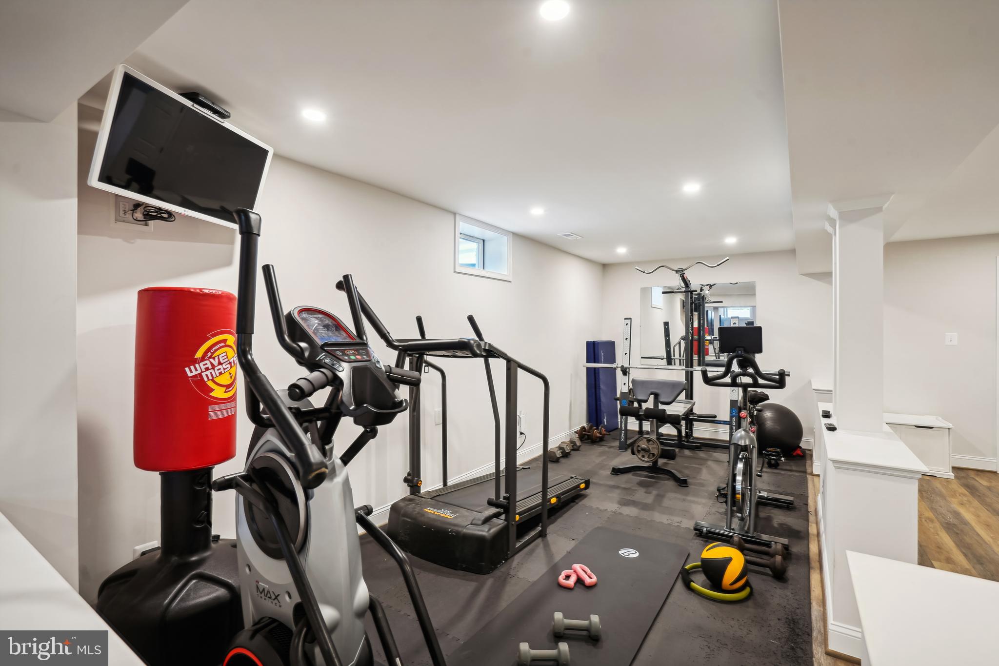 OAKTON CHASE - Residential