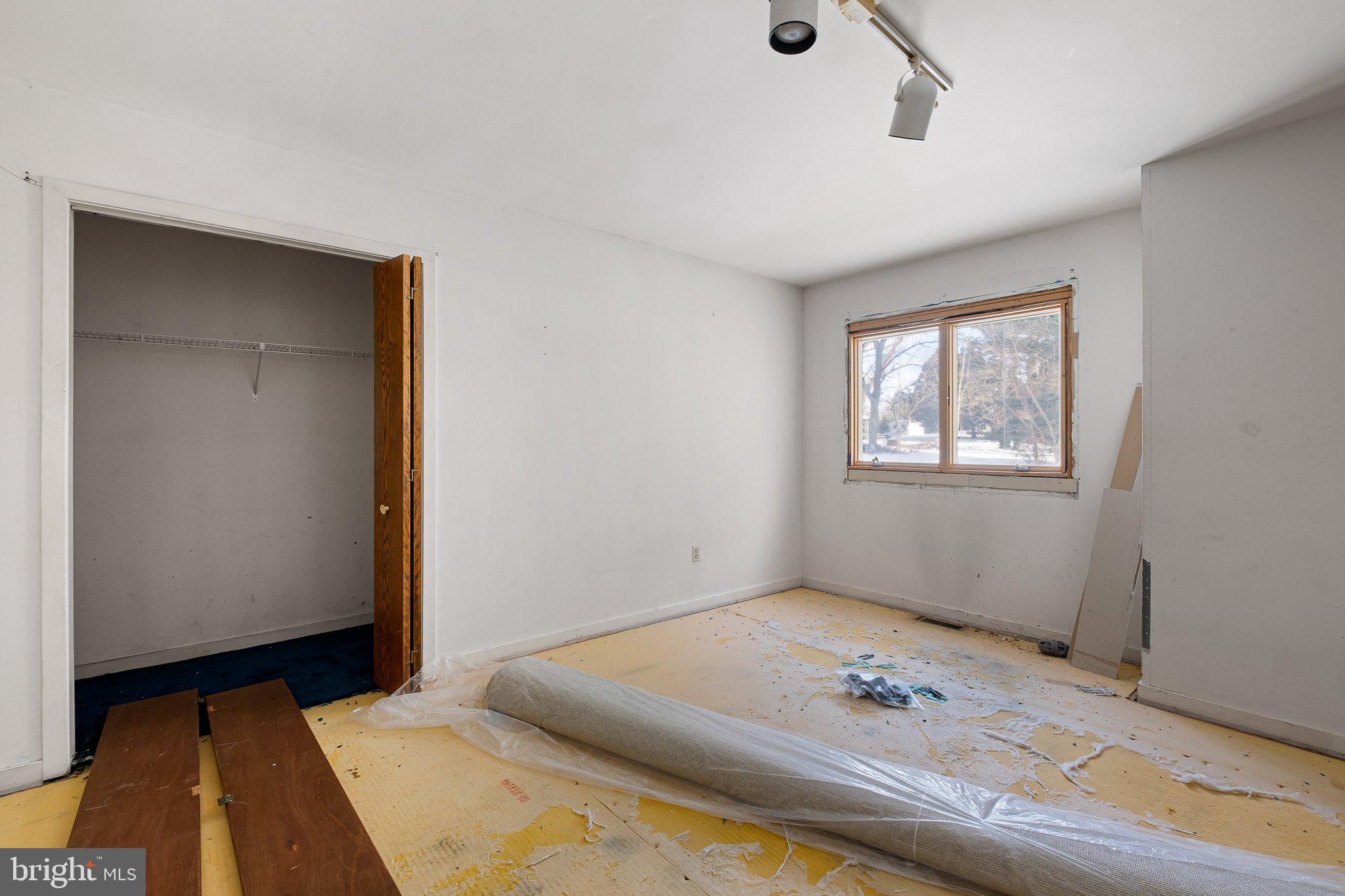 LAKEWOOD FARM - Residential