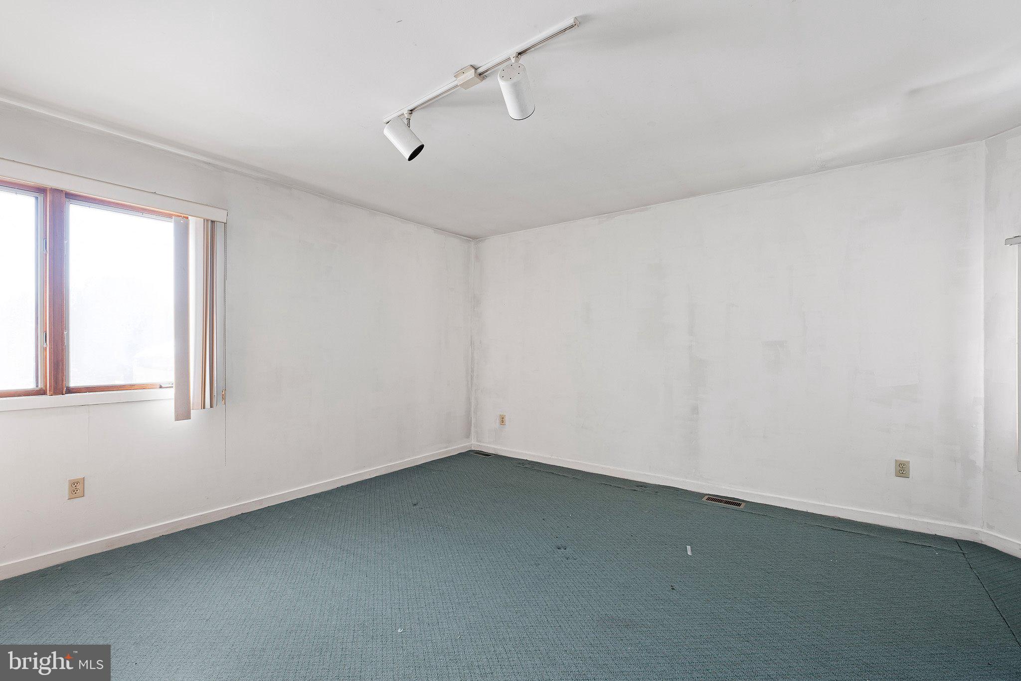 LAKEWOOD FARM - Residential