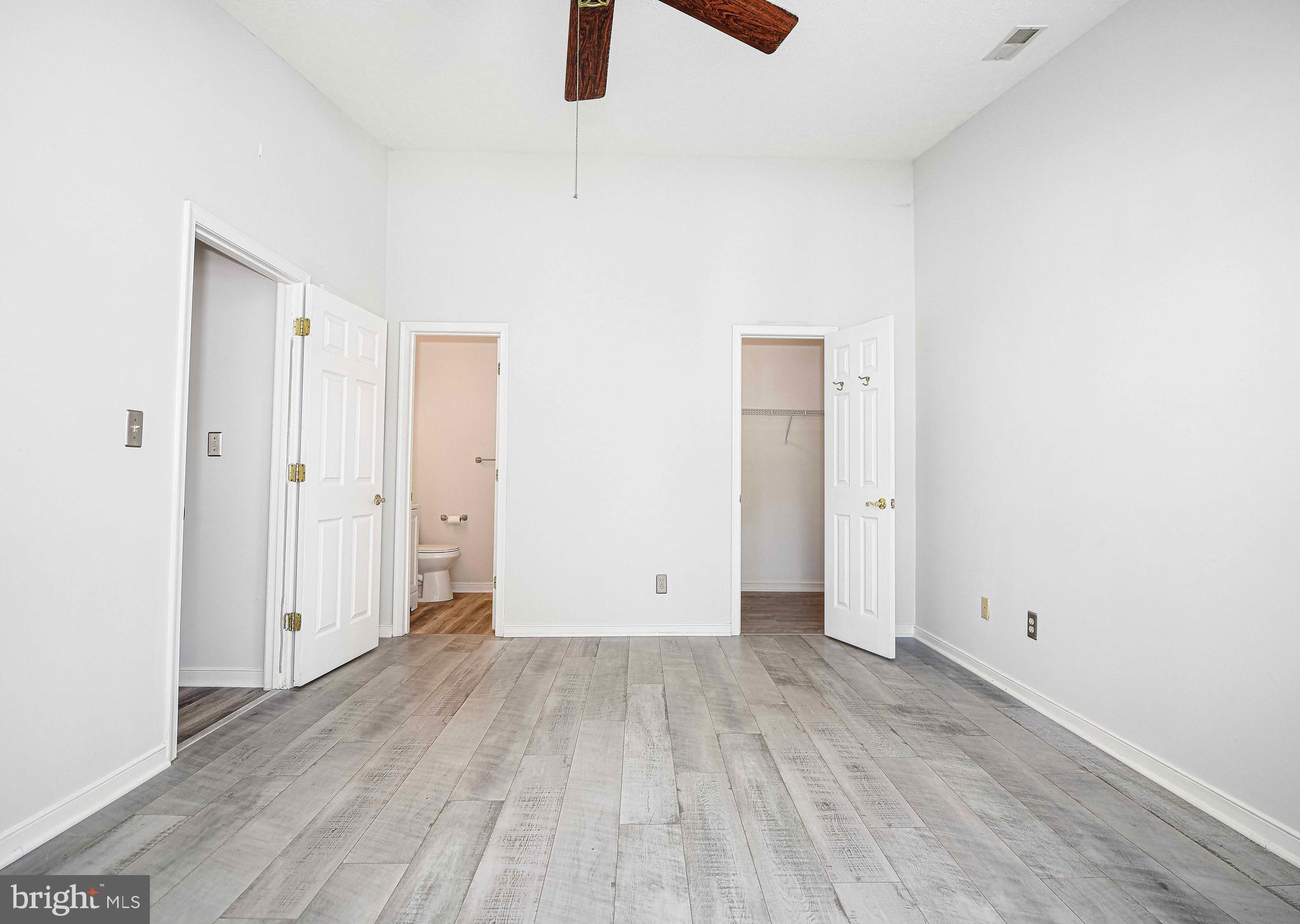 COUNTRY WALK - Residential Lease