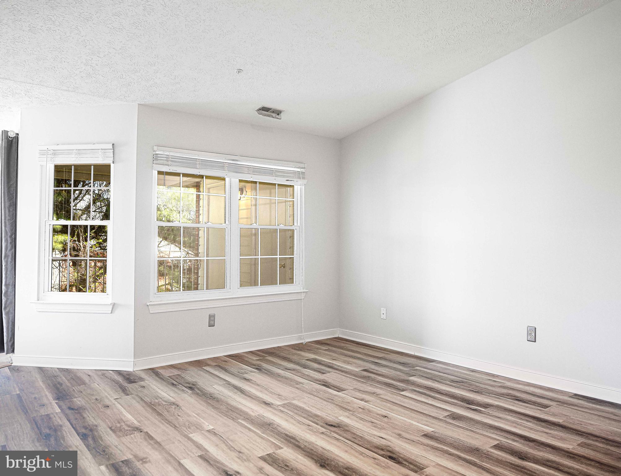 COUNTRY WALK - Residential Lease