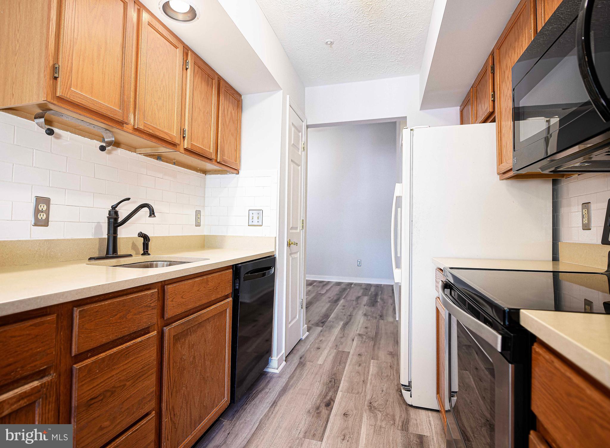 COUNTRY WALK - Residential Lease