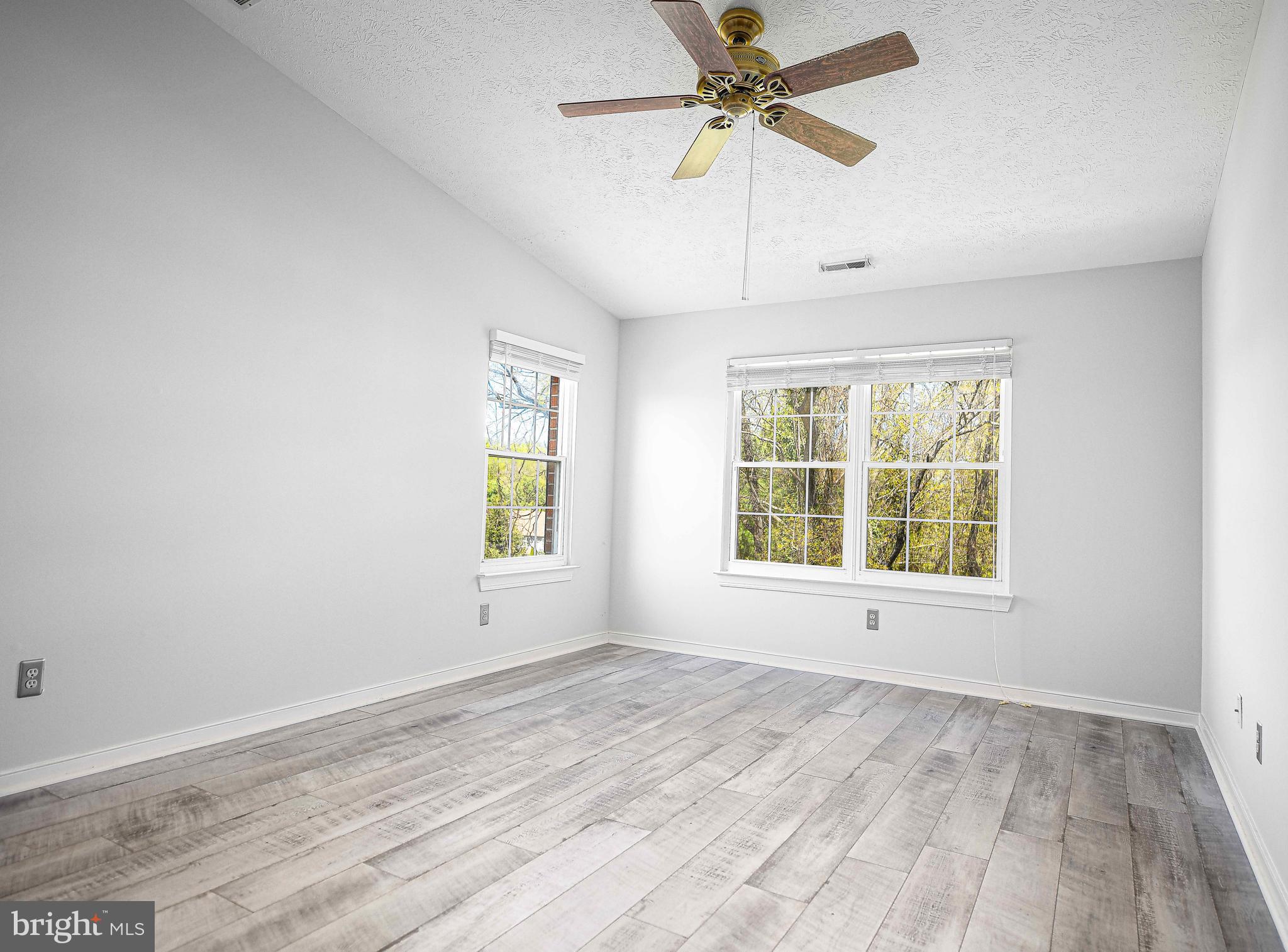 COUNTRY WALK - Residential Lease
