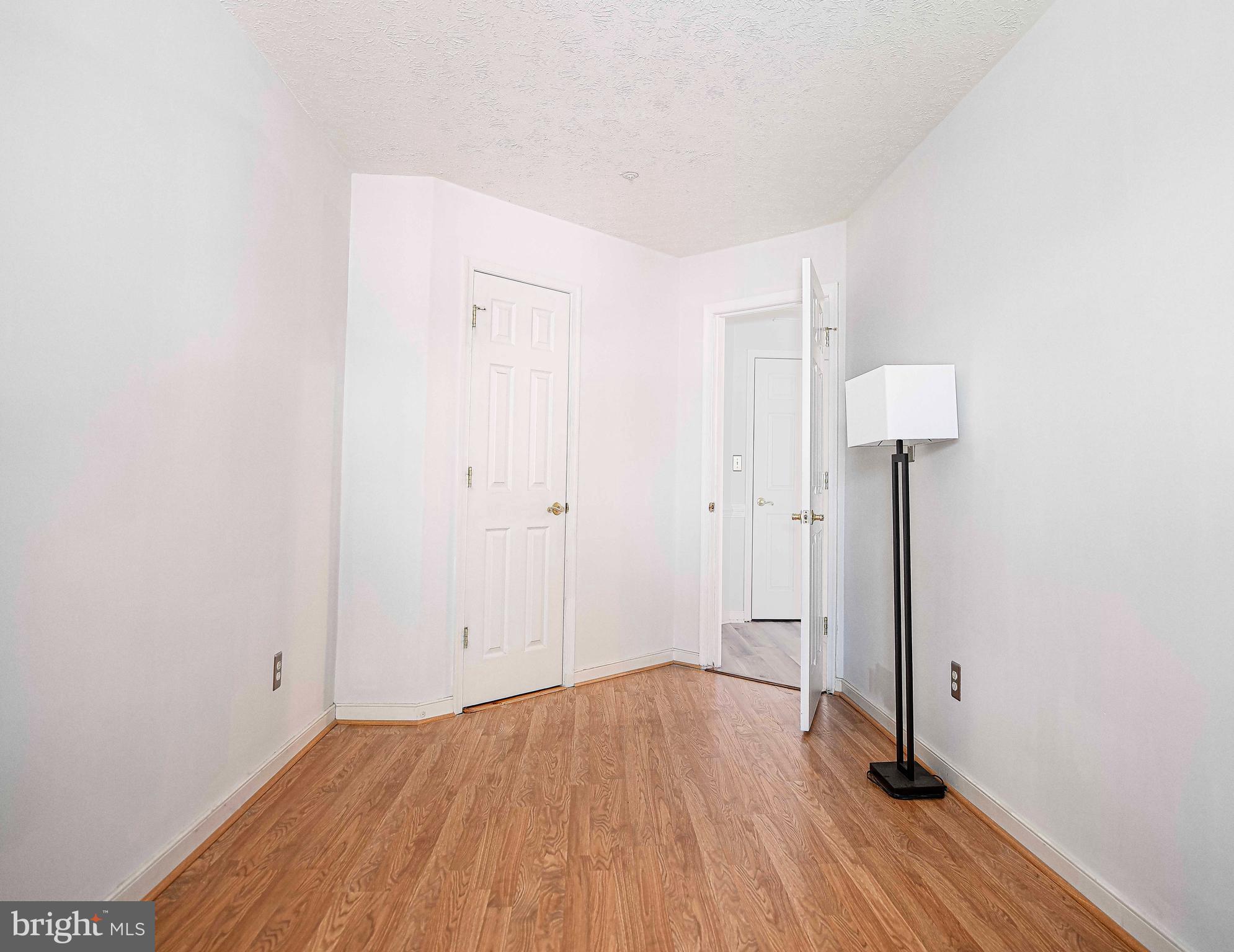 COUNTRY WALK - Residential Lease