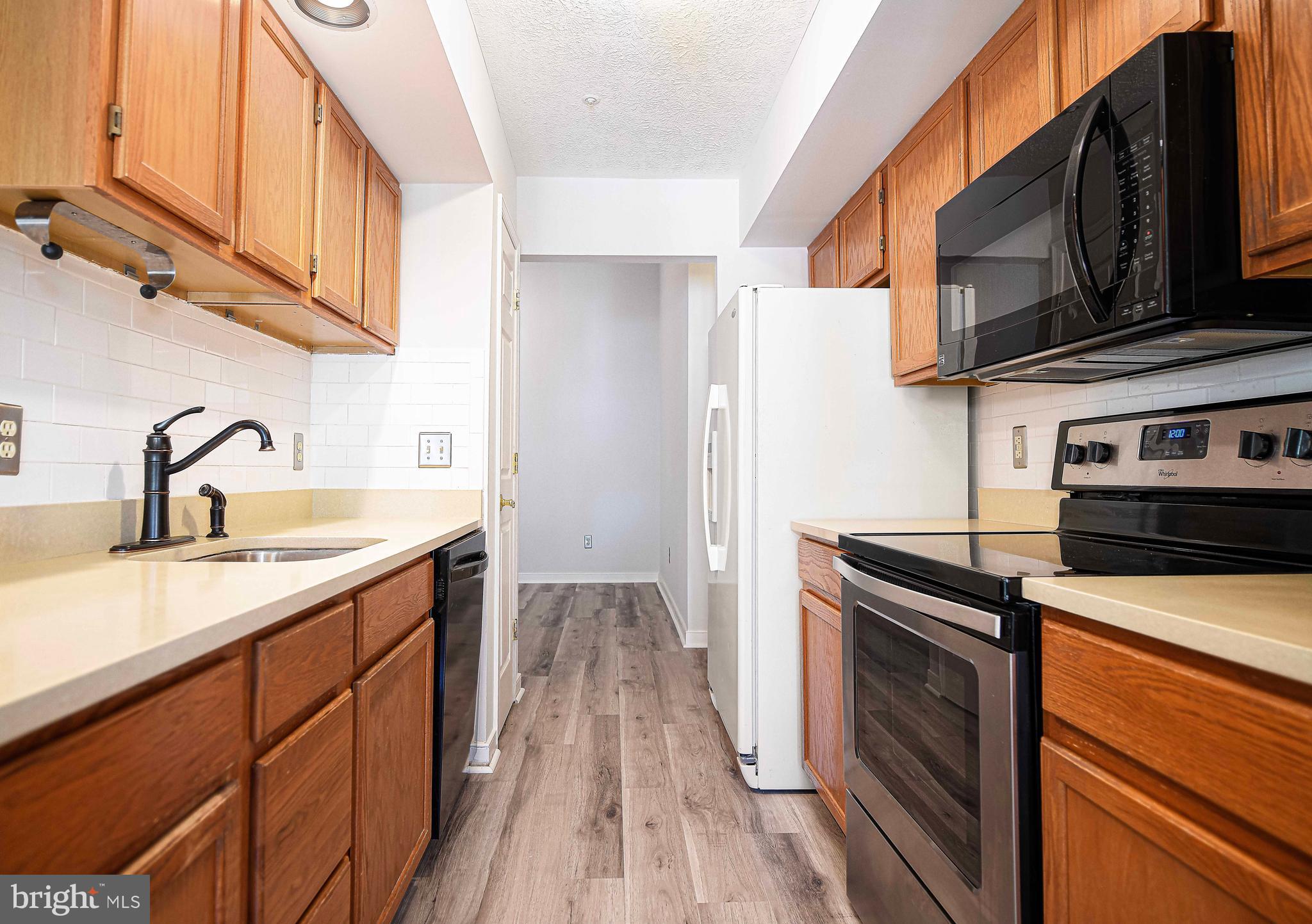 COUNTRY WALK - Residential Lease
