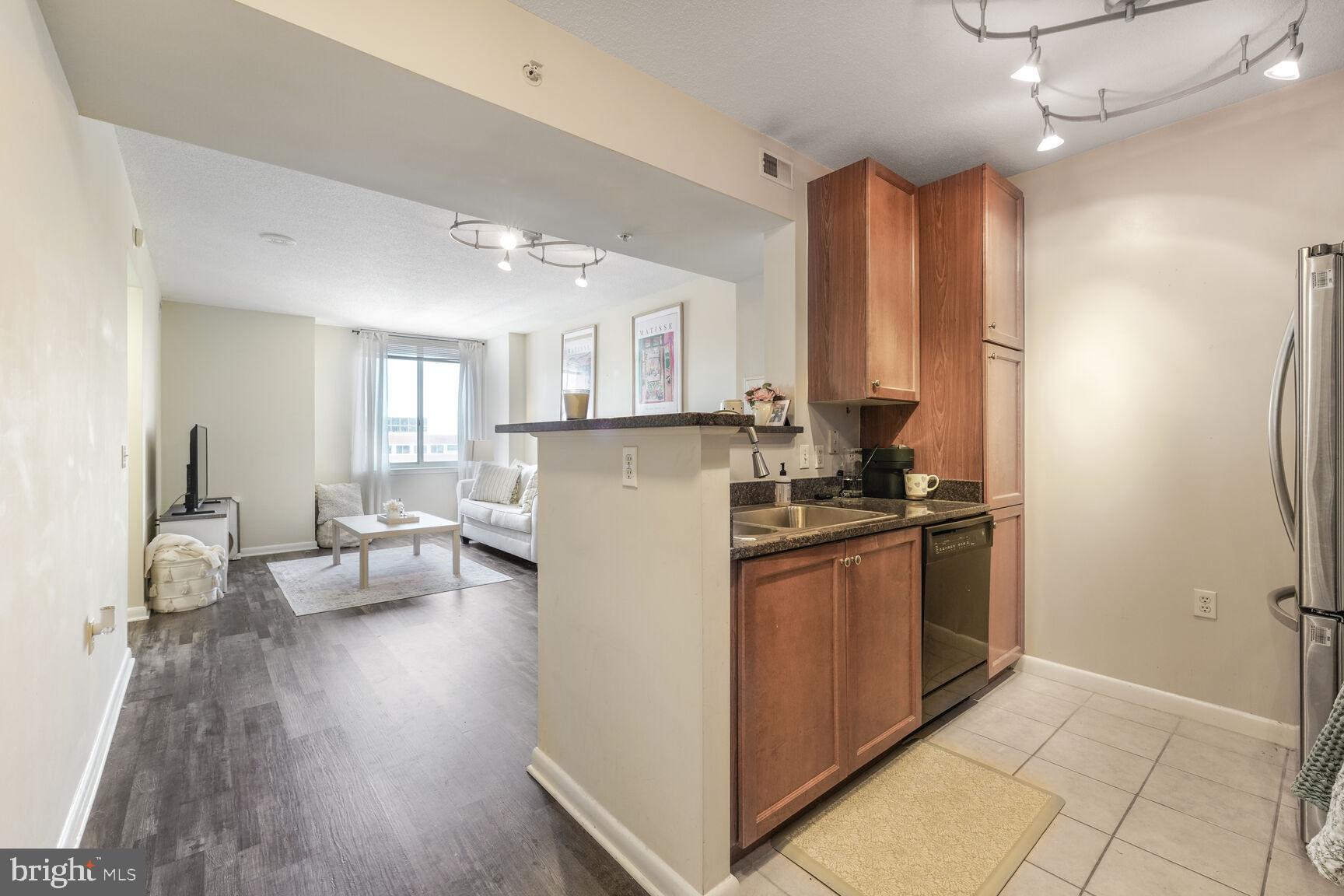851 NORTH GLEBE RD 916
