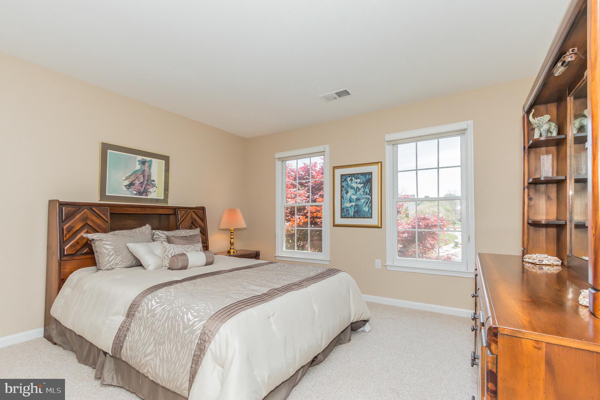 INGLESIDE AT KING FARM - Residential