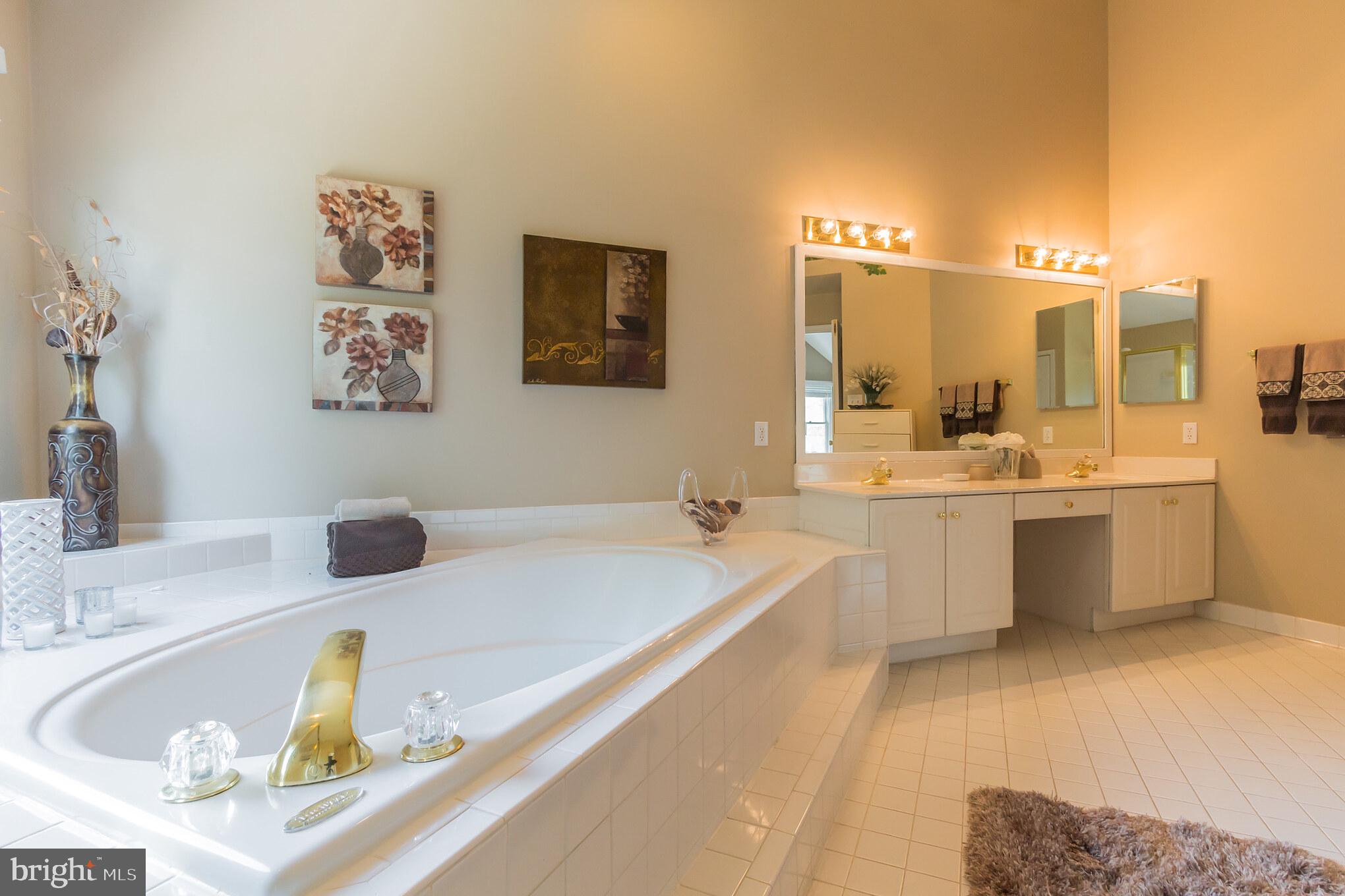 INGLESIDE AT KING FARM - Residential