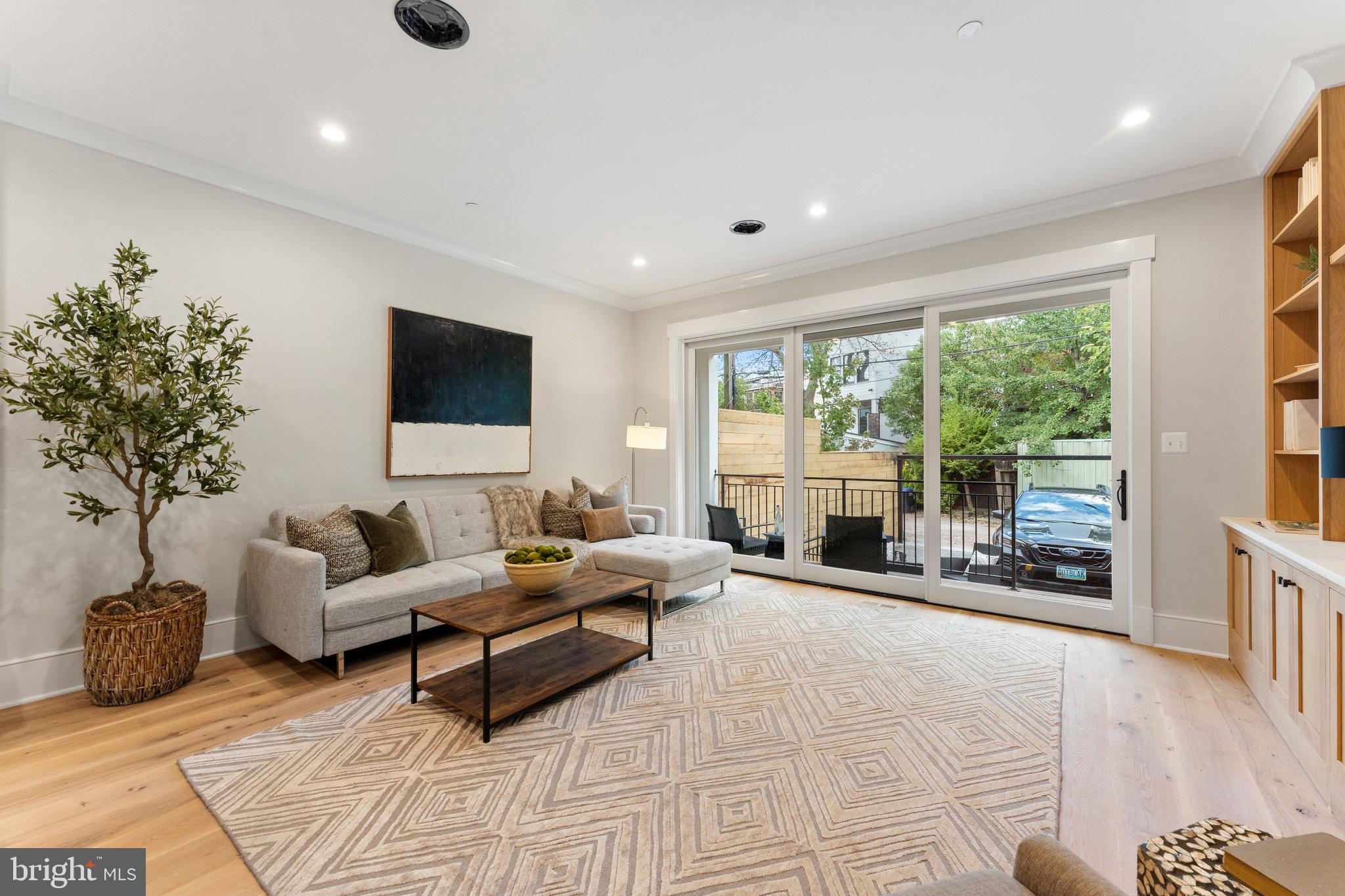 CAPITOL HILL - Residential